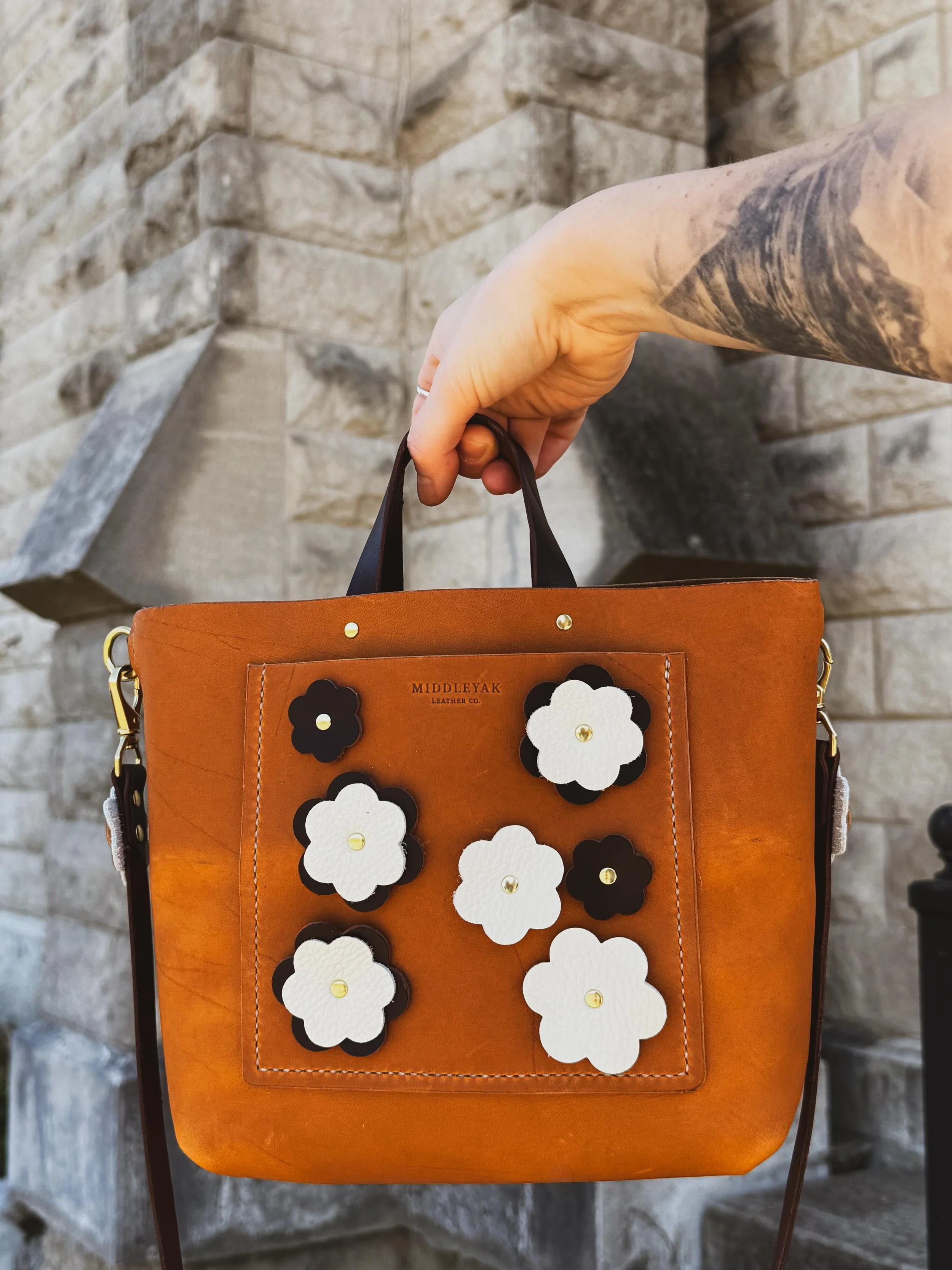 April showers bring May flowers and all of that

Artemis I [Electra Tote] $300

Available:
Next Saturday 5/16 at @oakwoodfarmersmarket 
Or online at MIDDLEYAKLEATHERCO.COM