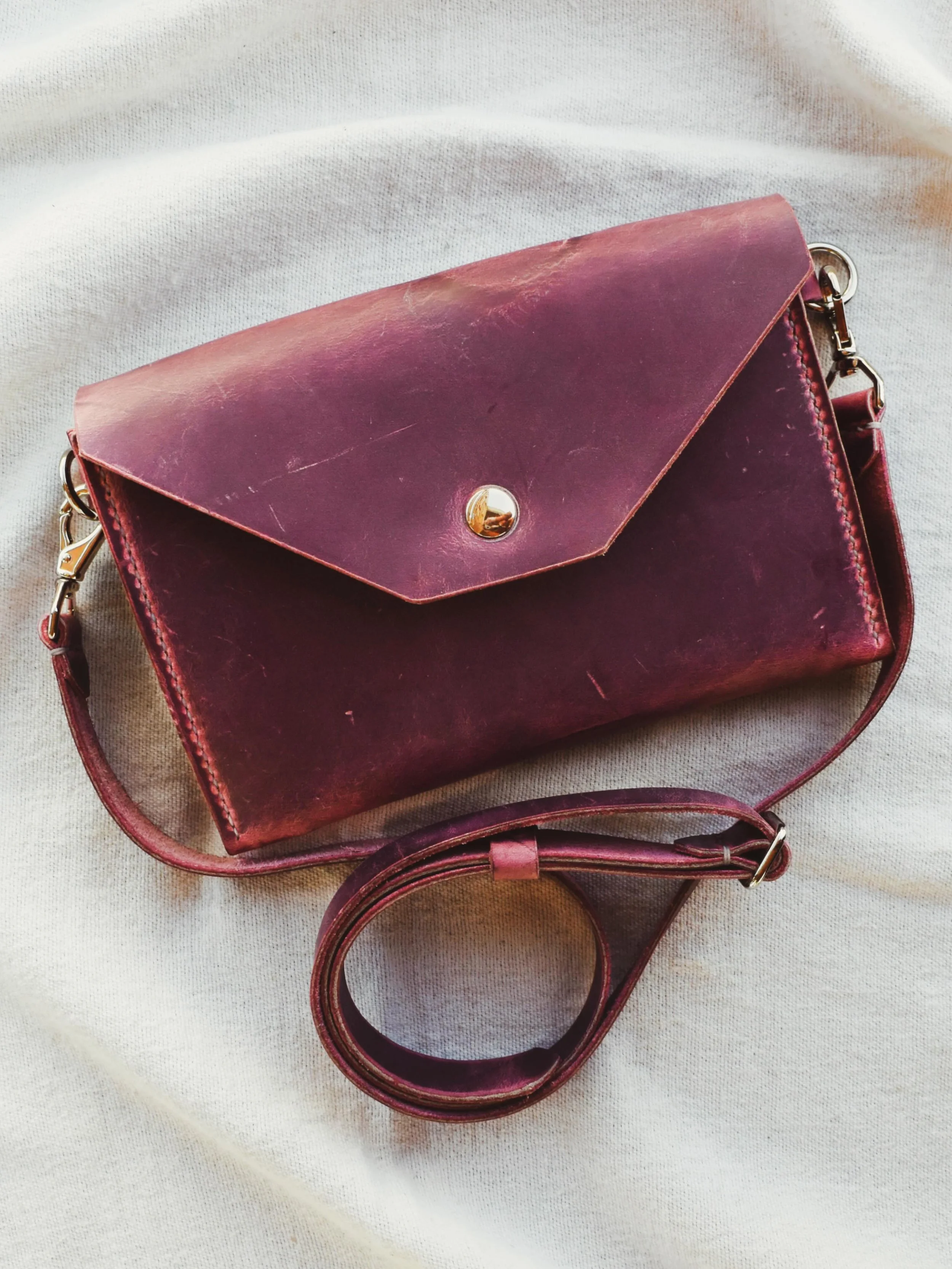 ‼️ Fresh drop of Jeraldyne Crossbody bags heading over to @madedayton ‼️

Black | Mulberry | Emerald | Blueberry

[Plus a restock of wristlet and fob keychains]
