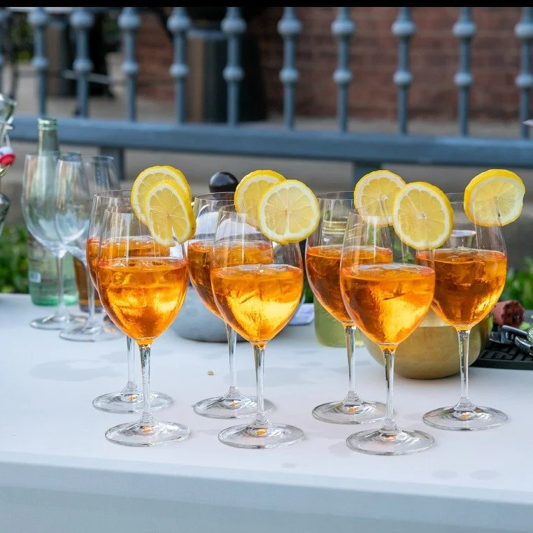 Planning the week ahead? Block out Wednesday evening for your midweek reset. 

Here&rsquo;s what&rsquo;s pouring (and plating) for Wednesday&rsquo;s &quot;Sunset&quot; Sip Session at Ease, featuring ros&eacute; and orange wines paired with small bite