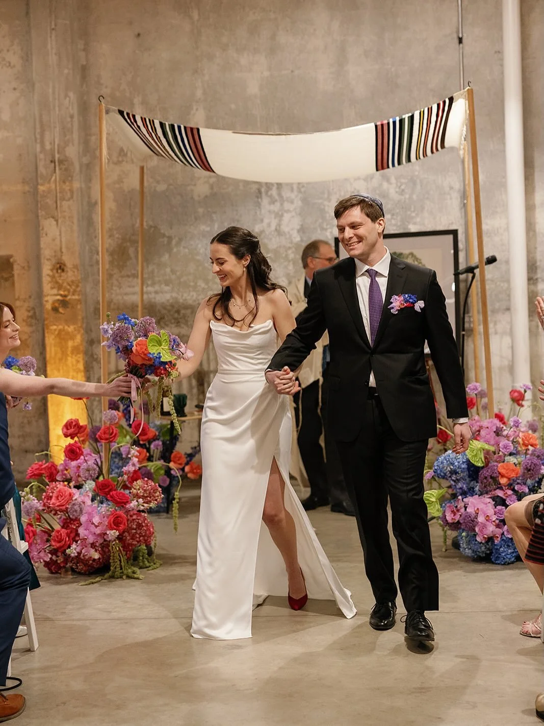 Some fav snaps from Natalie &amp; Gabe&rsquo;s colorful wedding day @garagebevents 💕

Planning &amp; Design | One Bell Designs | @onebelldesigns
Assisting &amp; Content Creation | @cat.creates.content
Venue | Garage B Events | @garagebevents
Caterin
