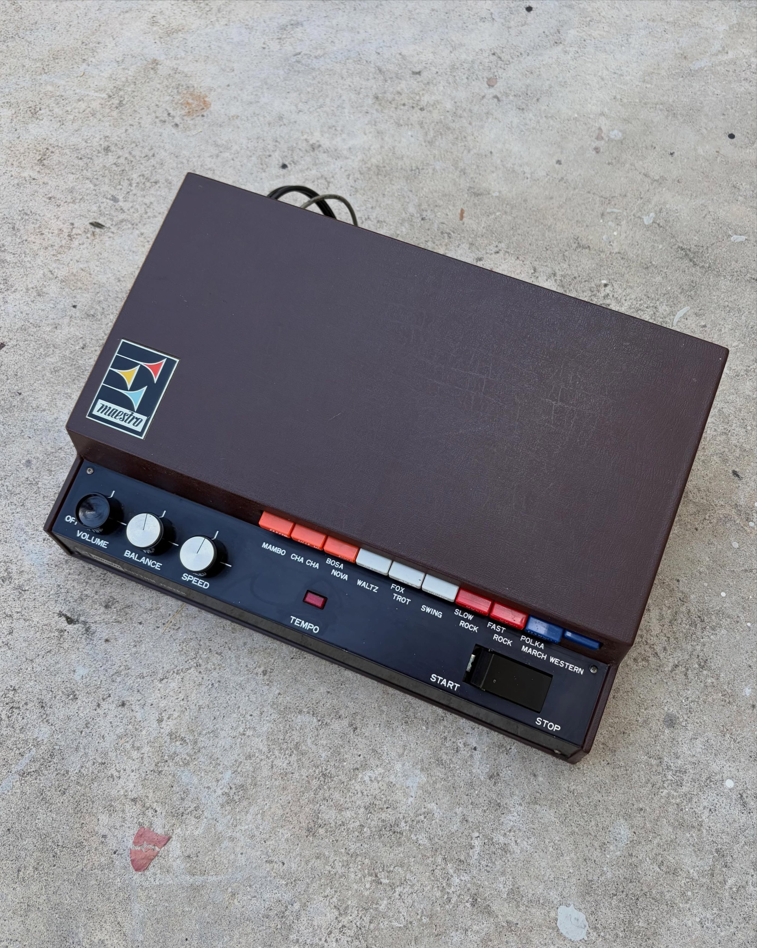SOLD

The silliest of all the drum machines. 

Maestro Rhythm Jester analog drum machine. Fun little underrated offering from the Maestro rhythm series. Brown.