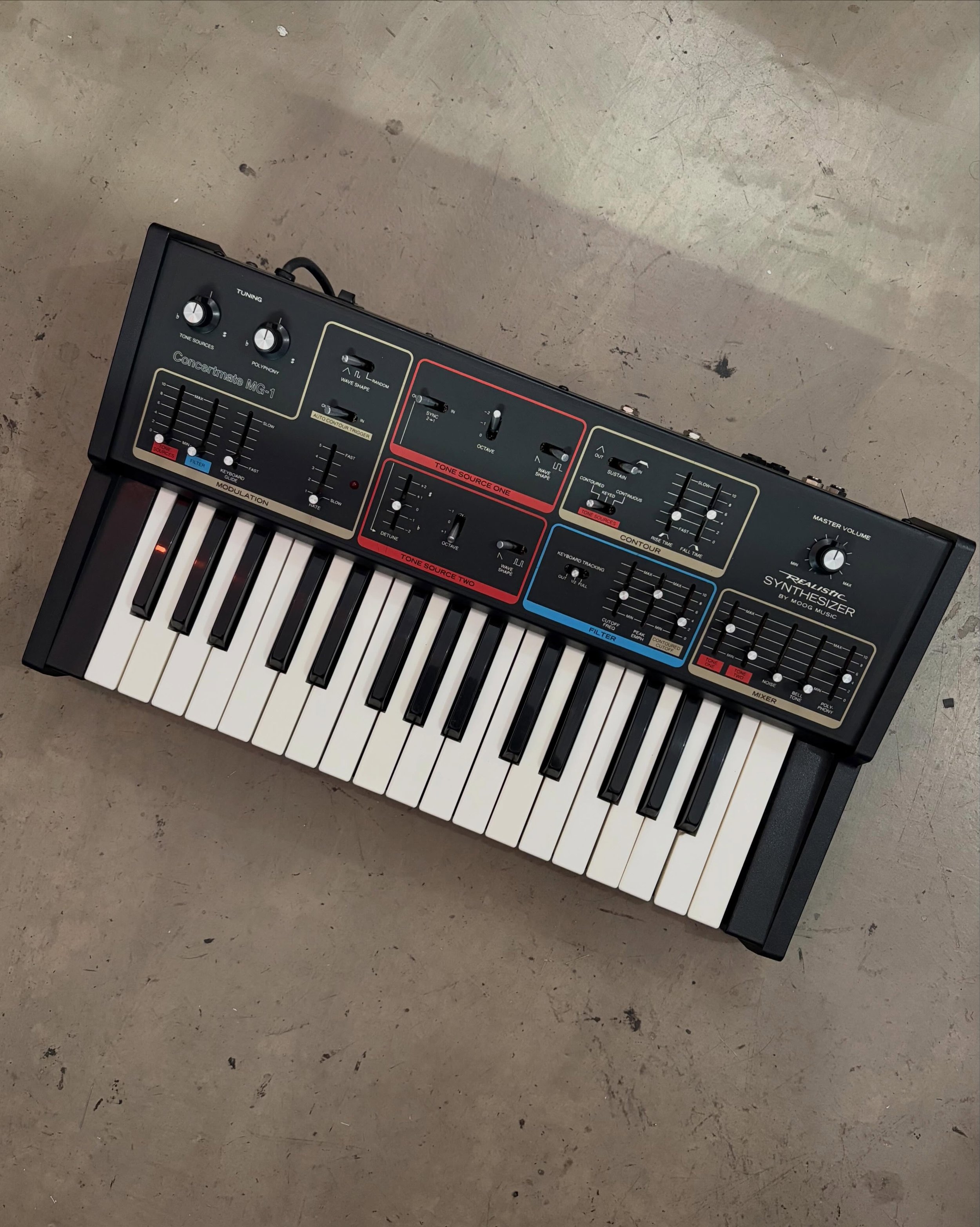 SOLD

Long live RadioShack.

Realistic branded Moog MG-1 synthesizer. Recapped, a slew of new opamps, cleaned and calibrated. Replaced those nasty RCA in/outs with some hefty 1/4&rdquo; jacks. Defoamed! No crunch!