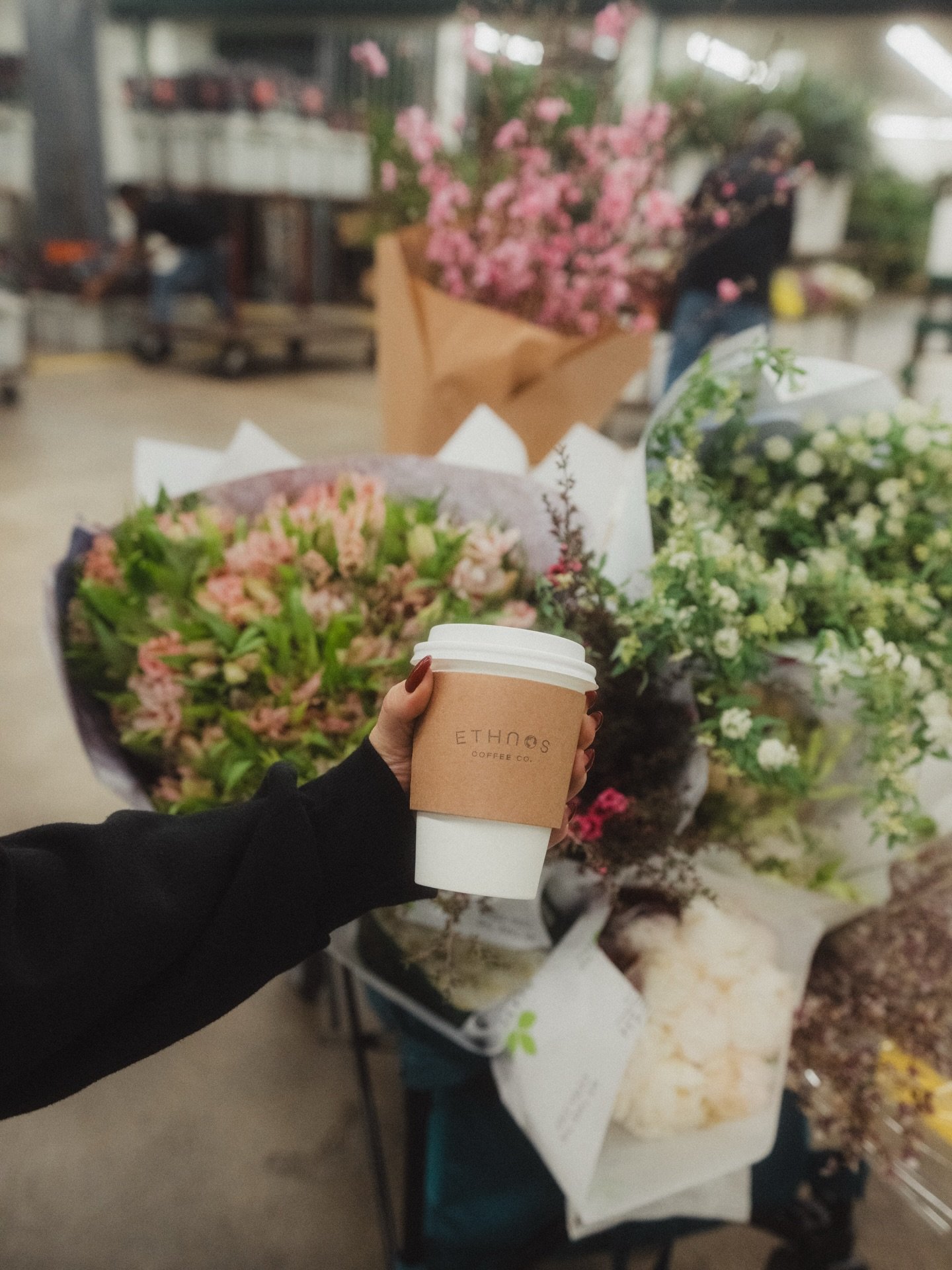 Who doesn&rsquo;t love coffee and flowers? 🌸☕ Stop by the Original Los Angeles Flower Market and grab your Valentine&rsquo;s week essentials!

Coffee by @ethnoscoffee, don&rsquo;t miss their special Valentine&rsquo;s drinks 💕 Perfect combo to brigh