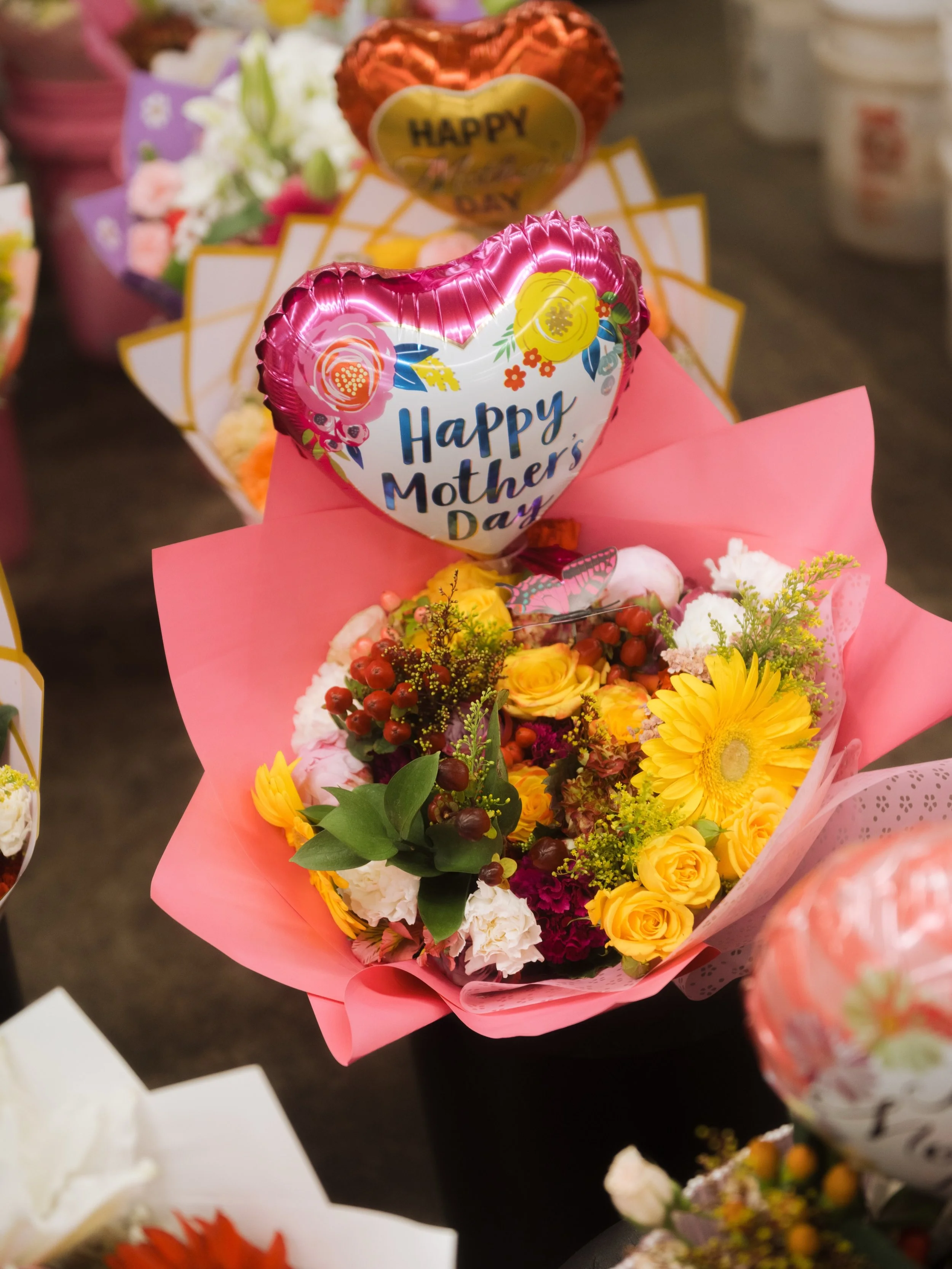 It&rsquo;s coming down to the wire and we are moving away from the &ldquo;get creative&rdquo;....&rdquo;create your own bouquet&rdquo; yada yada *we&rsquo;ll talk later about how next time you need to plan ahead 😉 &rarr; now you&rsquo;re in the oh c
