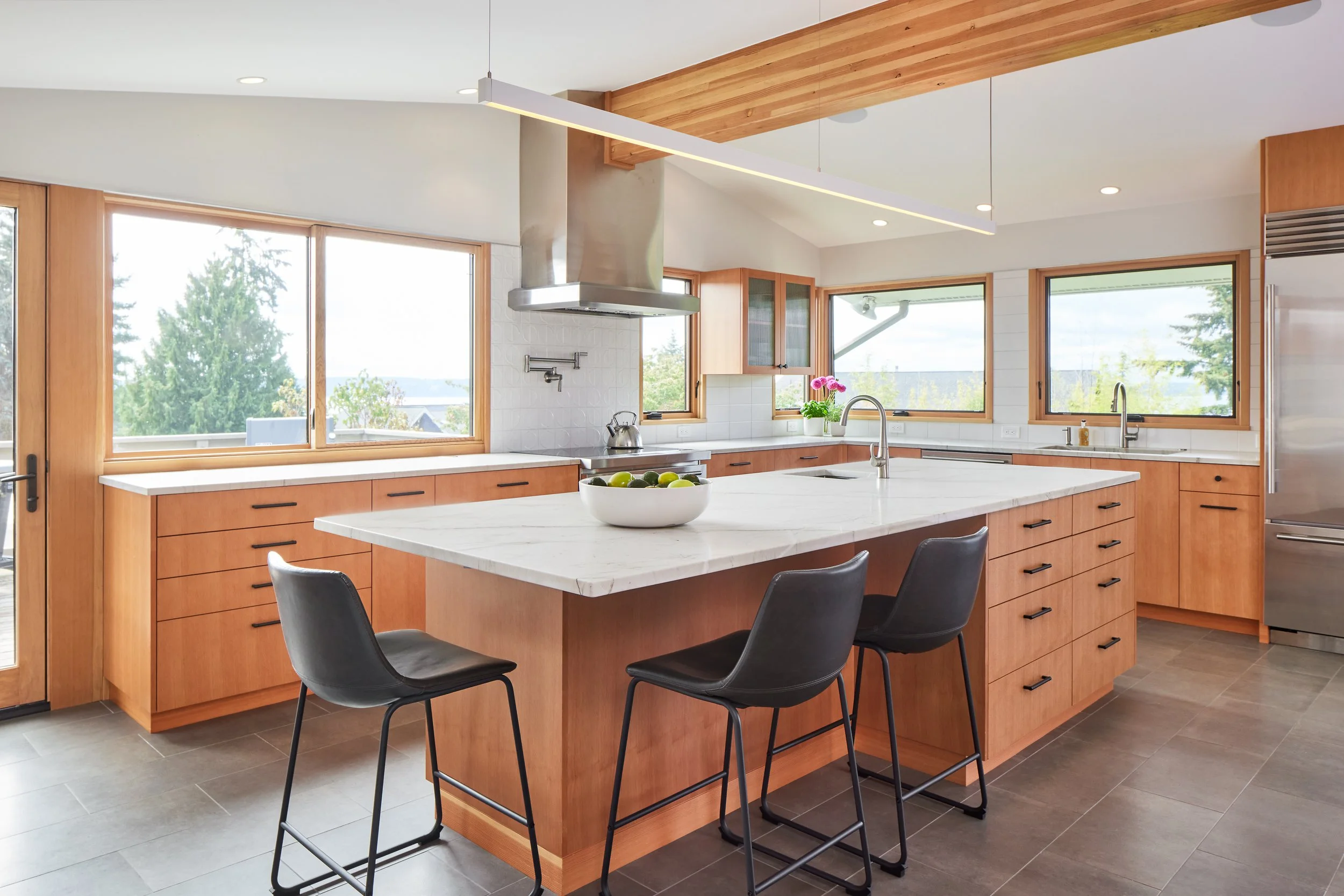 West Seattle Kitchen with Pathway Design and Construction - photo by Cindy Apple (www.cindyapple.com)