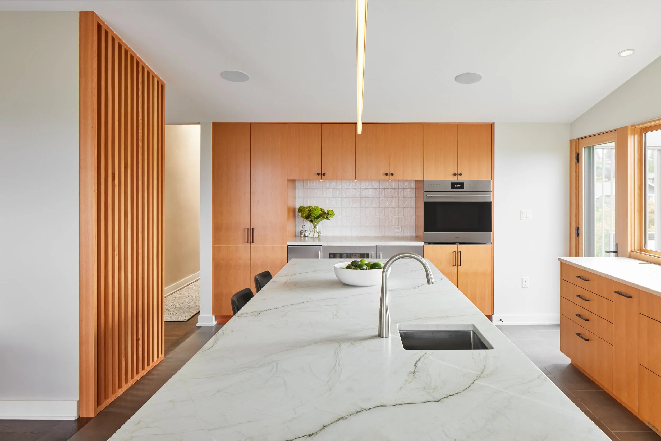 West Seattle Kitchen with Pathway Design and Construction - photo by Cindy Apple (www.cindyapple.com)