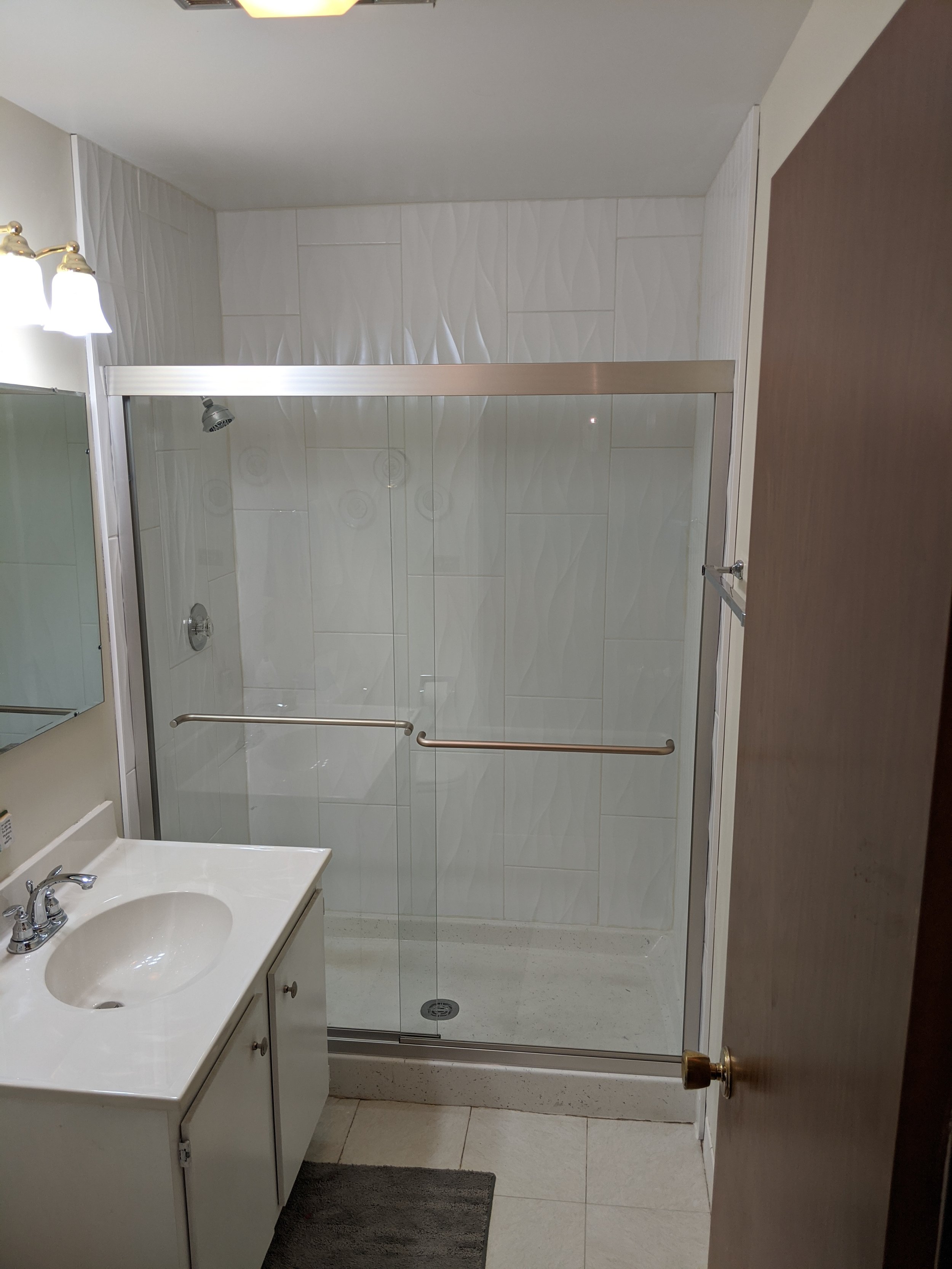 Vertical wave tile