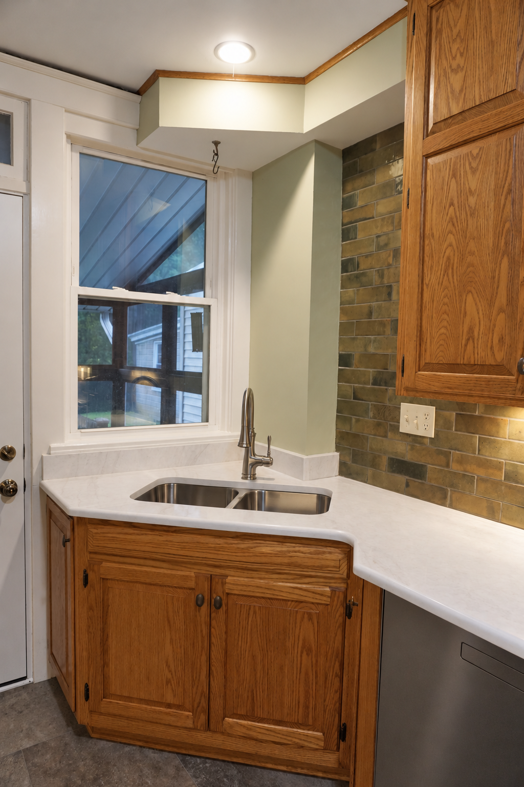 Naturally preserved warm oak kitchen-3.png