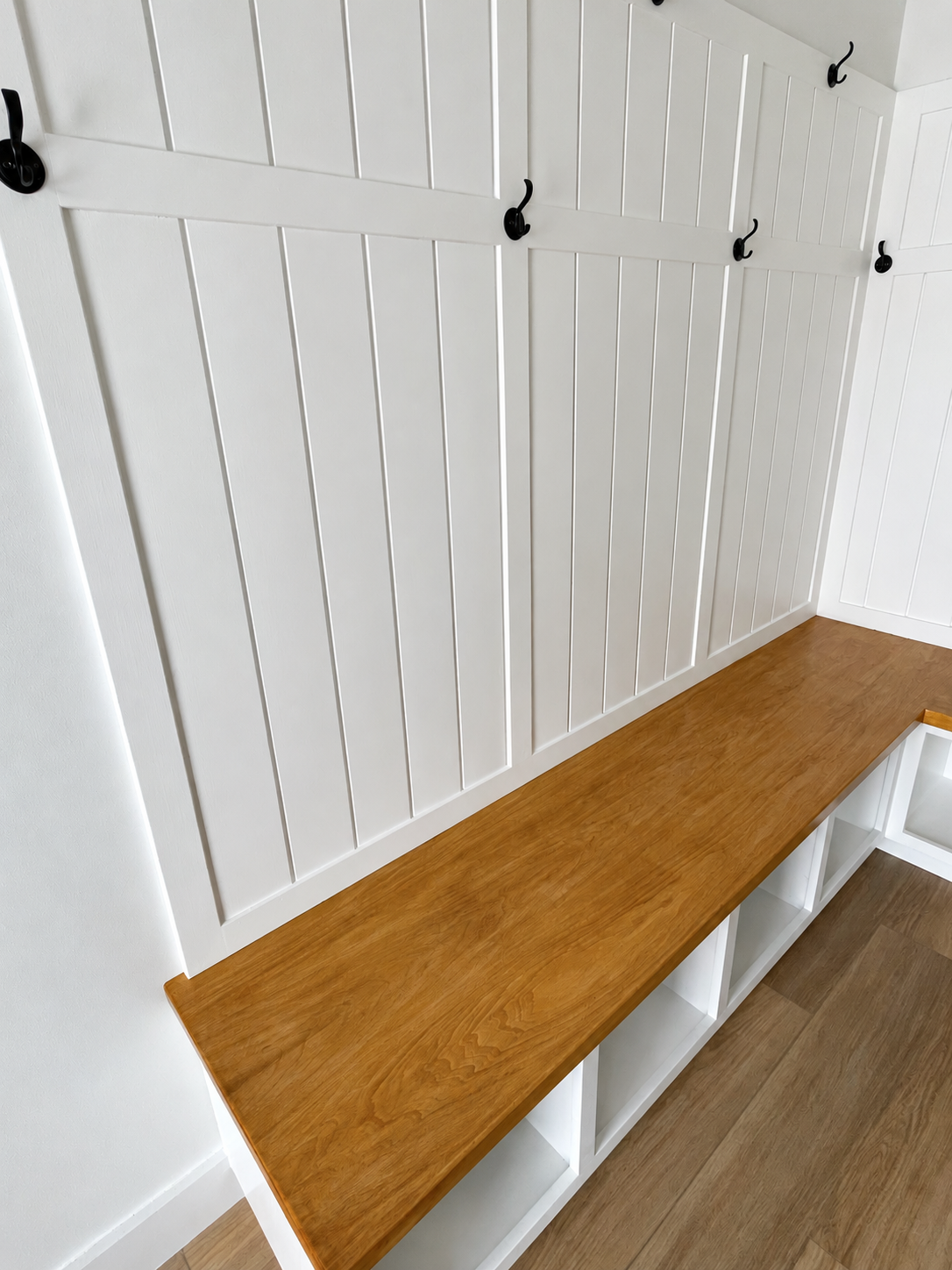 Handcrafted L-Shaped Entryway Bench-5.png