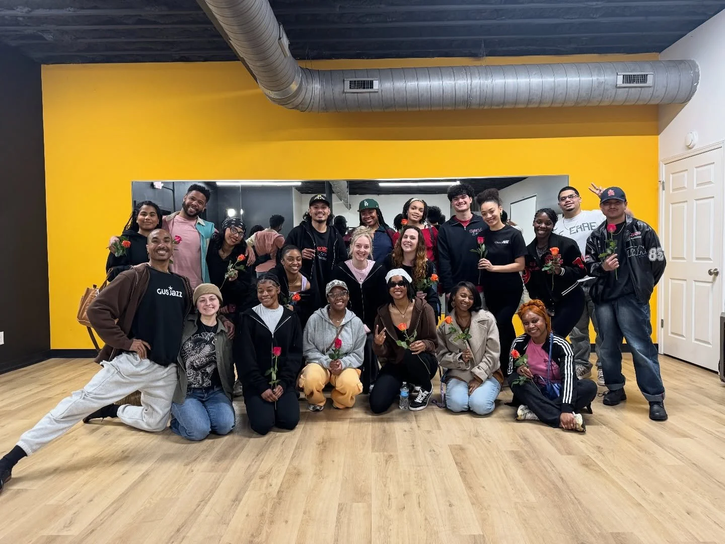 Always grateful to have everyone in the same room💛 Shout out to the CV instructors! 💐

#crestviewstudios #louisvilledancestudio #instructors