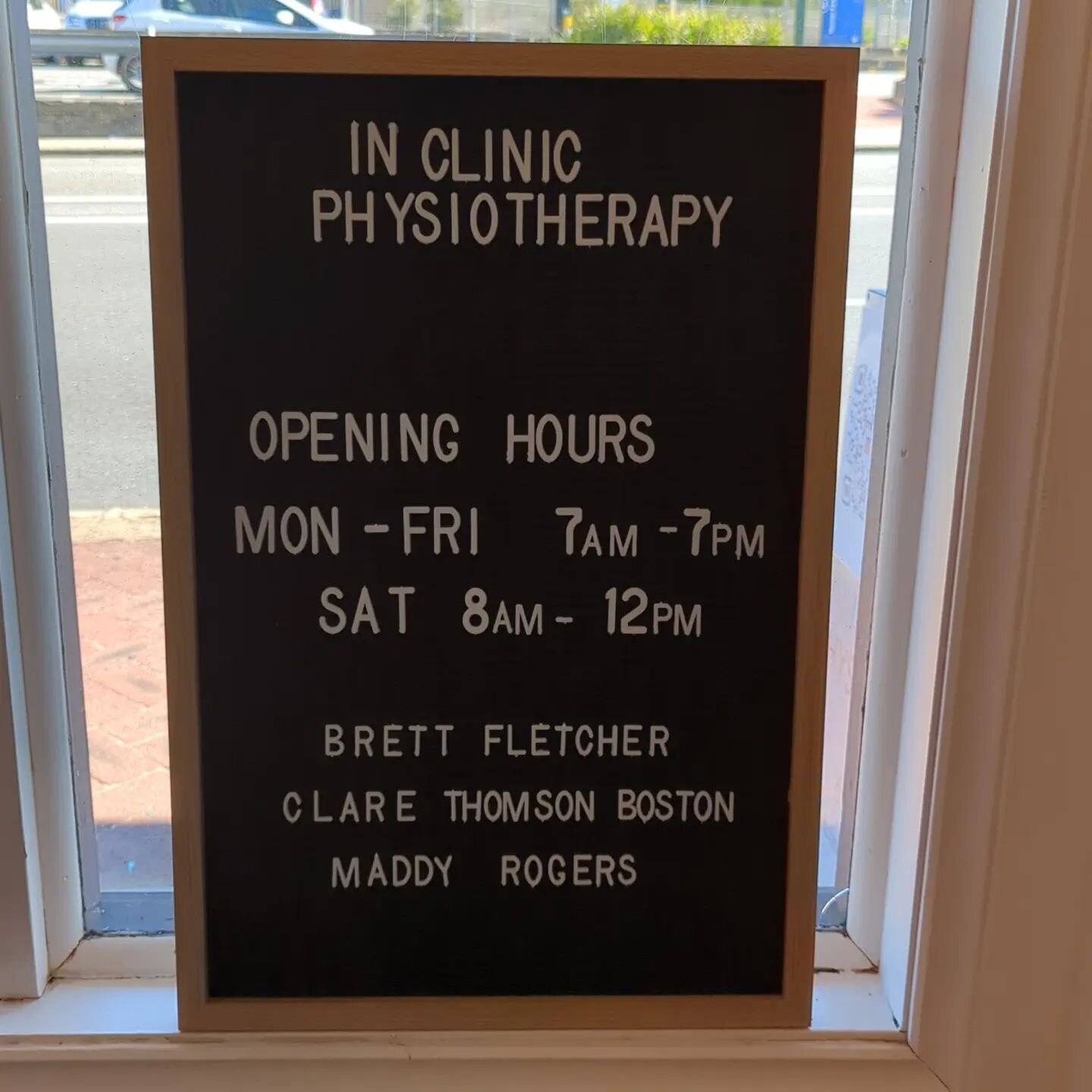 Taking a leaf outta the hip freo cafes and letting everyone know our opening hours on this pretty cool little felt board. 

Open for business everyday except Sunday (a day of rest). Or not for most of you who book in to see us on the Monday 😂

#mosm