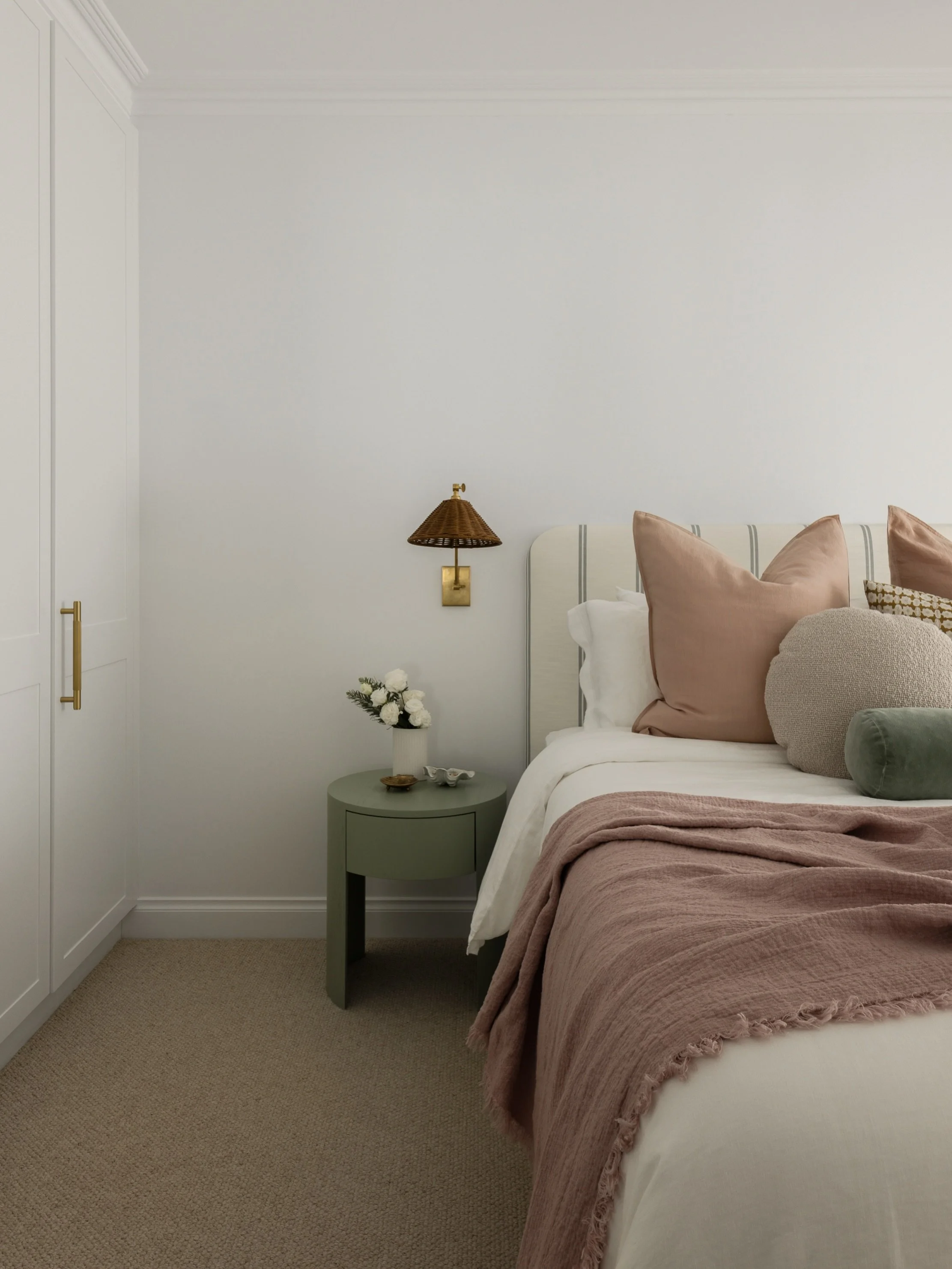 The guest bedroom at #CasaOnShelly layers pattern, texture and colour for a space that makes every stay feel inviting yet luxurious.

Construction by @boombuild
Photography @natspadaphotography​​​​​​​​
