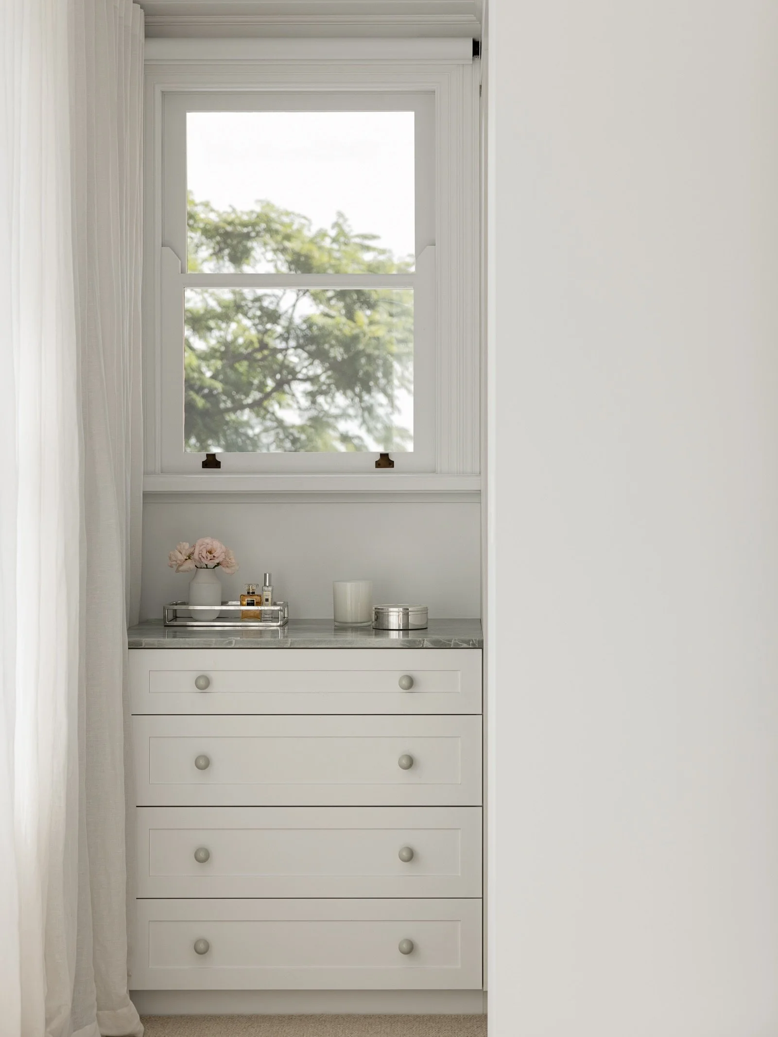 Quiet luxury lives in the details. The custom stone countertop in our #CasaOnNoble wardrobe was designed to feel like a natural extension of the master bedroom.

Architecture @bennettmurada 
Photography @natspadaphotography