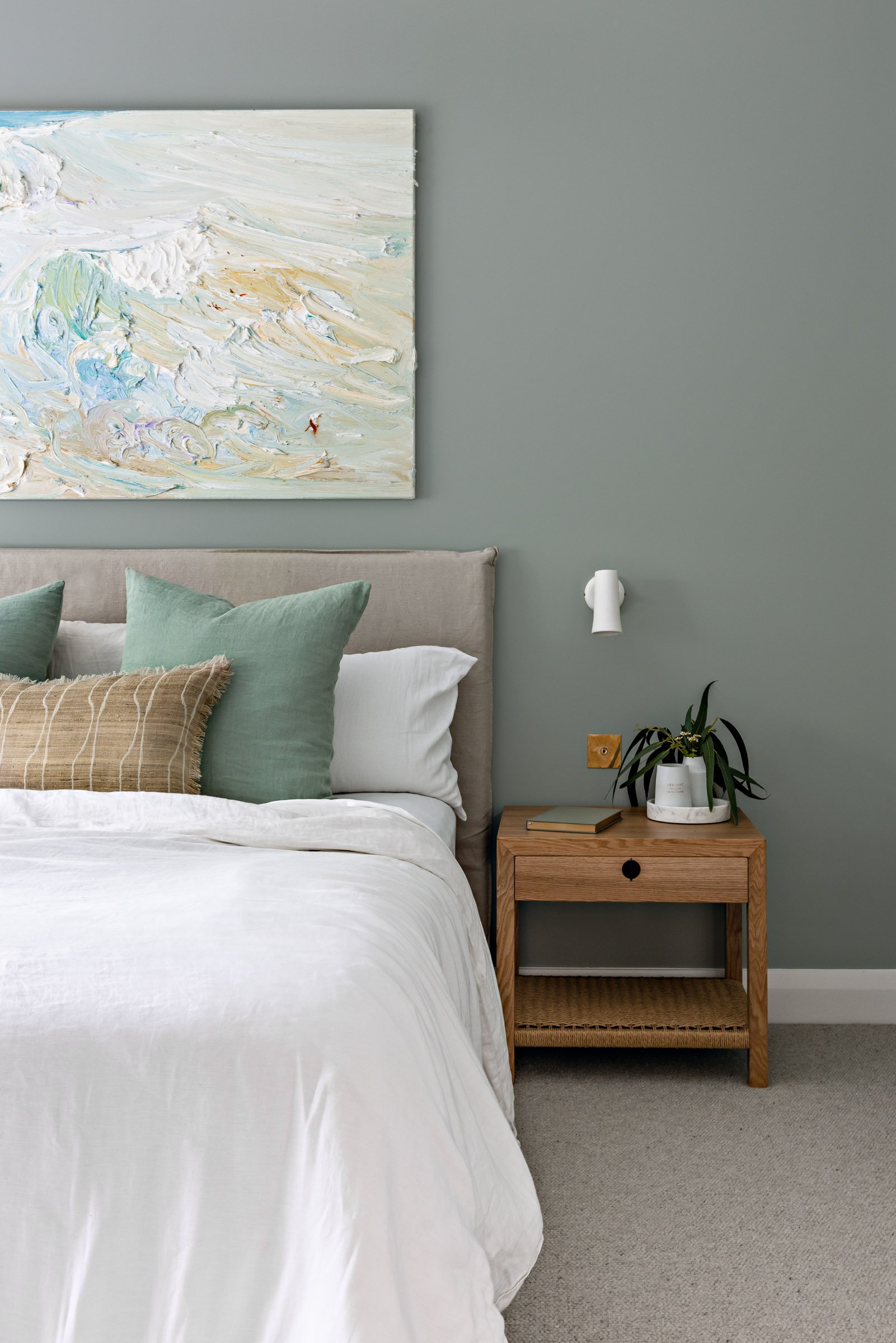 Relaxed coastal bedroom design