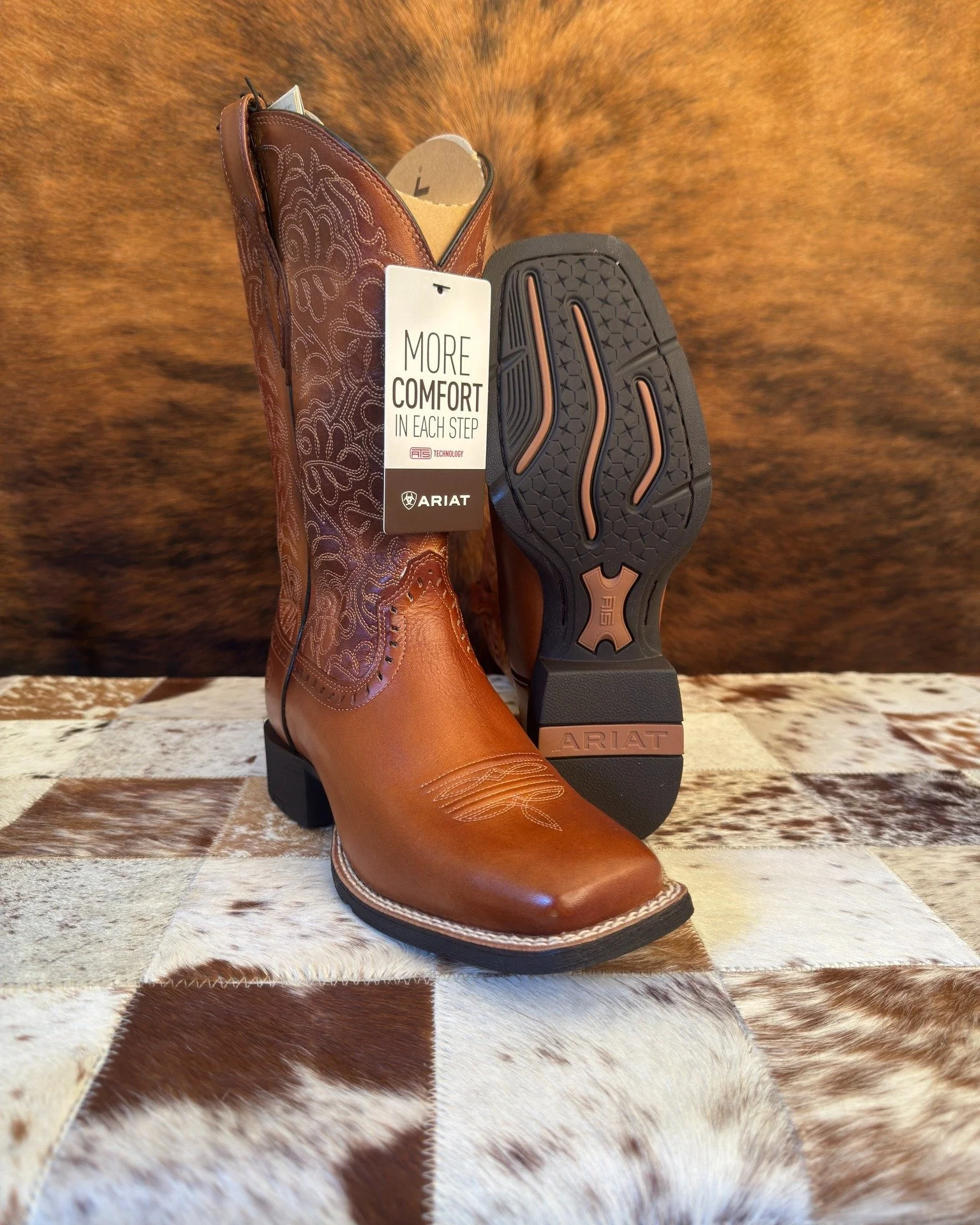 La cl&aacute;sica Round Up Remuda ⚡ #Ariat Disponibles en las tallas: 6.5 / 7 / 7.5 / 8 / 8.5 
#LaTiendaVaquera #CostaRica