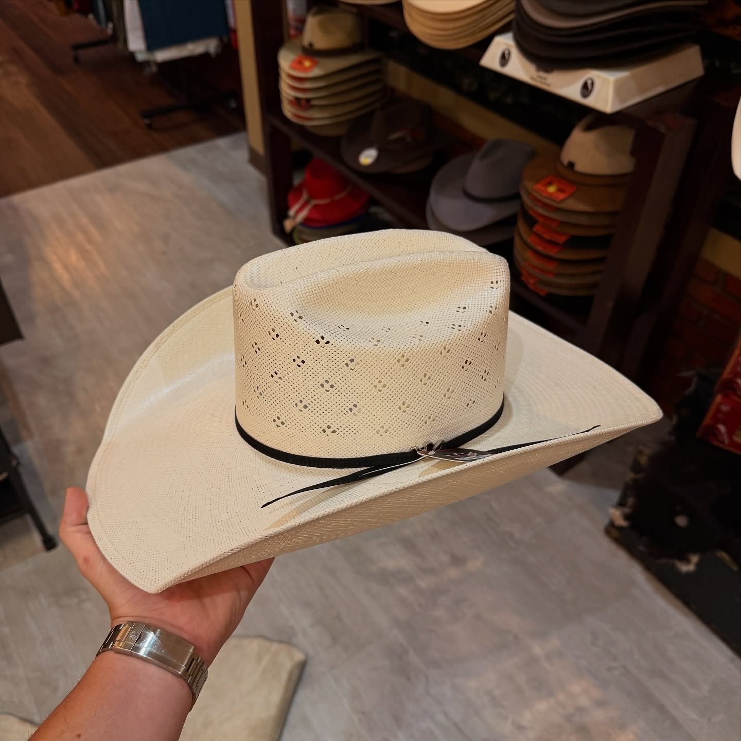 Nuevo ingreso de @pro.hats 🔥
Disponible en todas las tallas. 
#LaTiendaVaquera