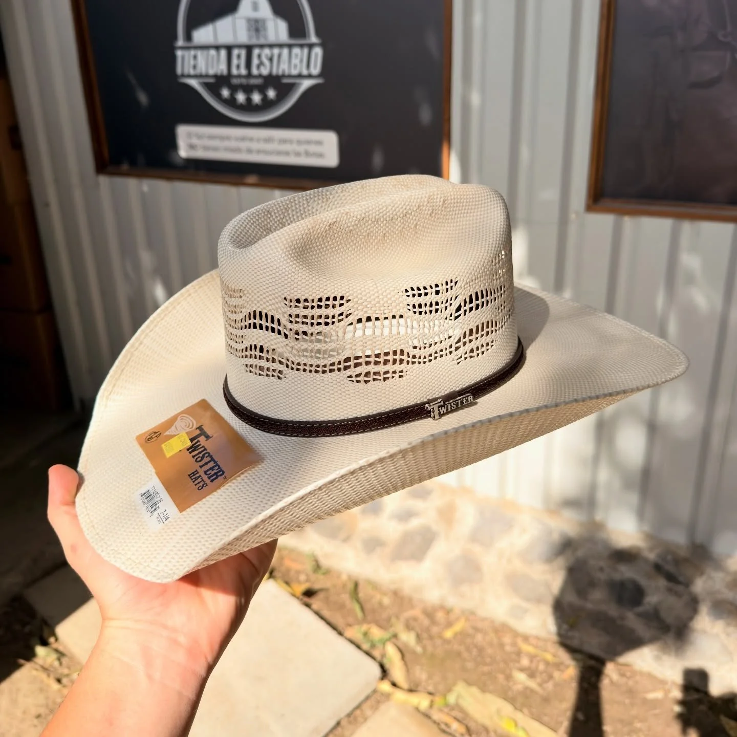 Hace poco nos ingres&oacute; este chuzo de sombrero en Bangora premium👌🏻🔥 

Disponible de la talla 54 hasta la 58
✅ Su valor es de ₡45.500
#LaTiendaVaquera