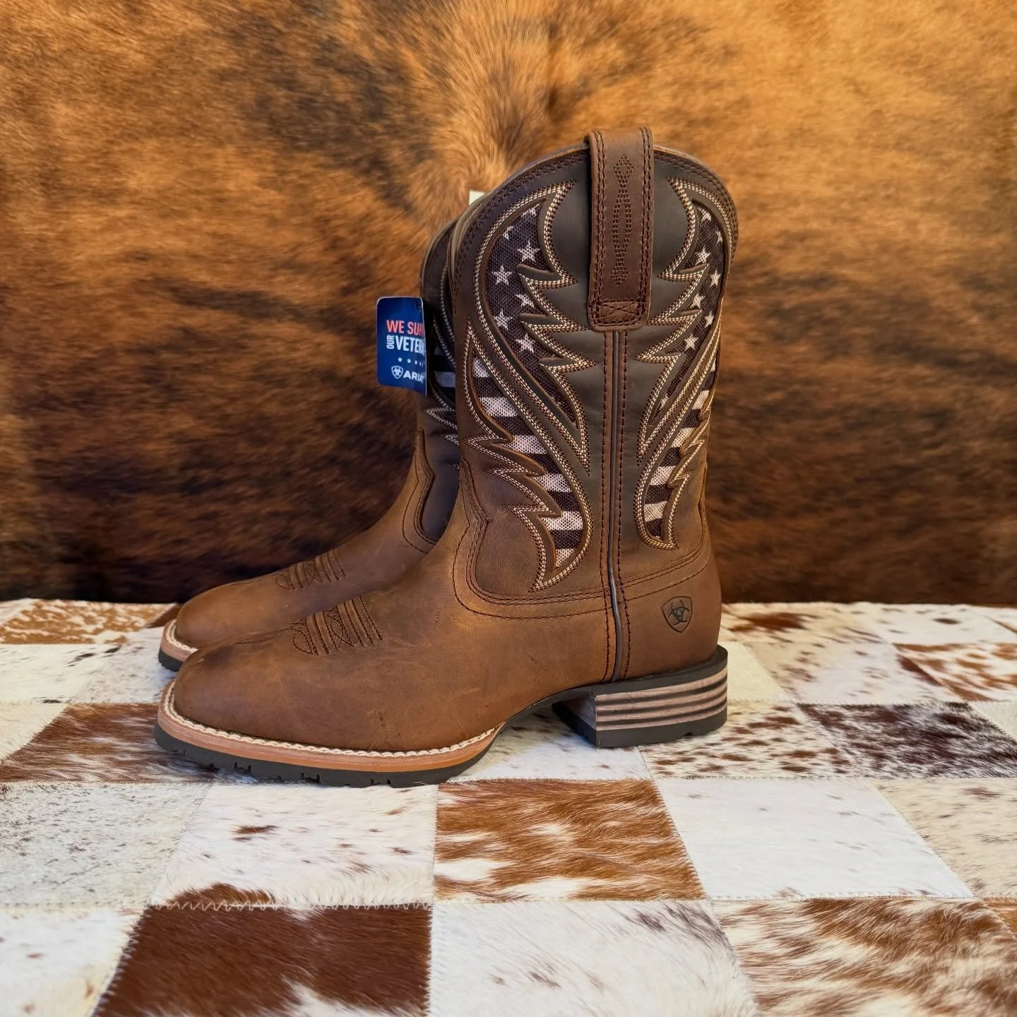 Botas @ariatinternational 🔥
✅ Estilo para caballero disponible 
En las tallas: 6.5 / 7 / 8 / 8.5 / 9 / 9.5 / 10 / 11 / 11.5 / 12 
#LaTiendaVaquera 

Precio: ₡166.000