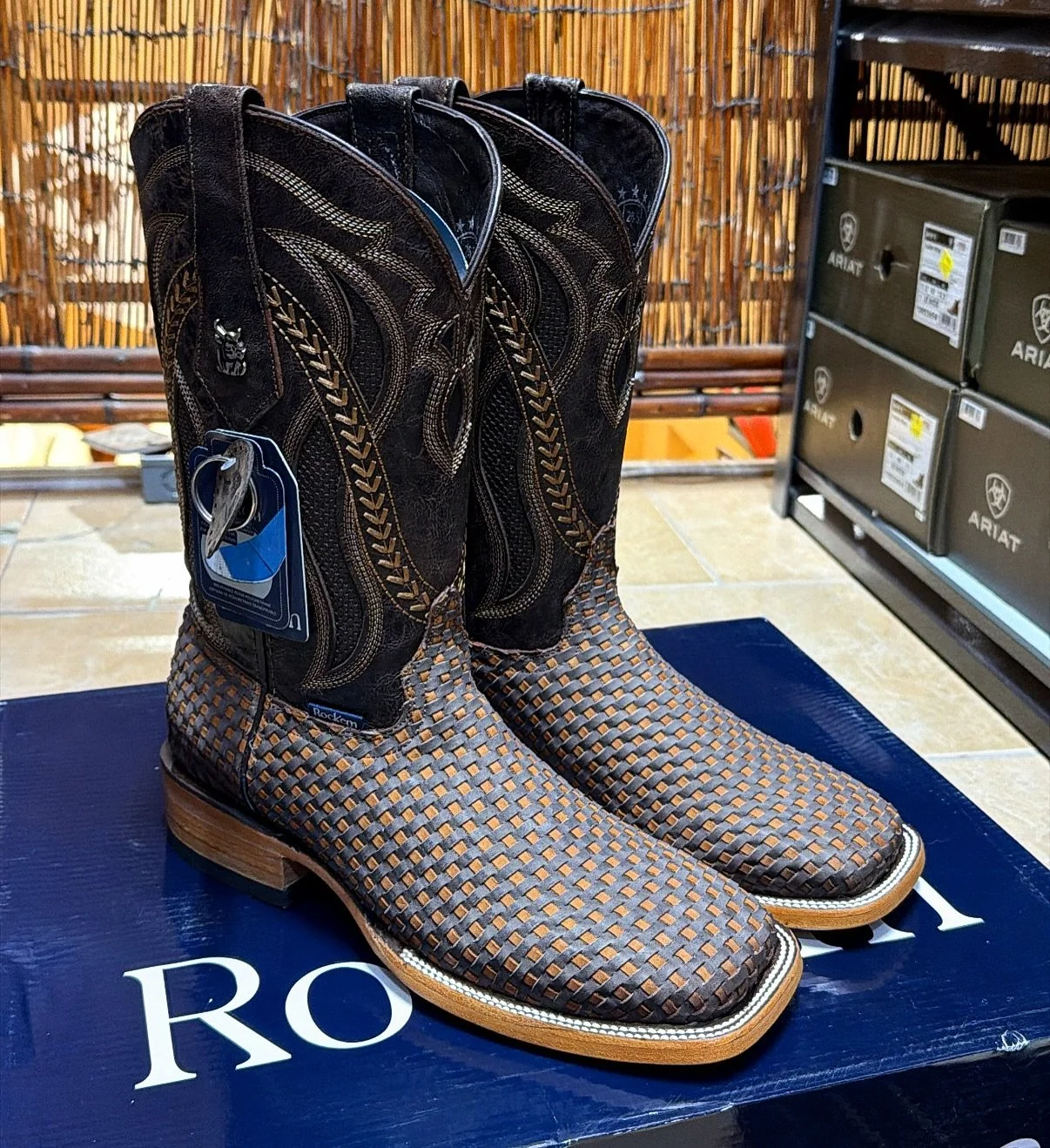 Rockem Trenzadas Disponibles ✅ 
En las tallas: 7.5 / 8 / 8.5 / 9 / 9.5 / 10 
Su costo: ₡125.000 
#LaTiendaVaquera