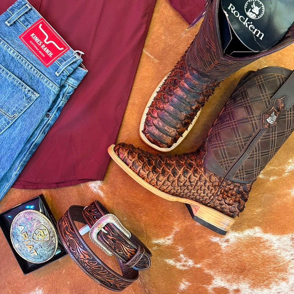 Por ac&aacute; les compartimos algunos conjuntos que armamos con diferentes art&iacute;culos que tenemos disponible en nuestra tienda!❤️

Variedad de tallas en botas, fajas, pantalones y camisas. 

 @theferrellbrand @ariatinternational @justinboots_ 
