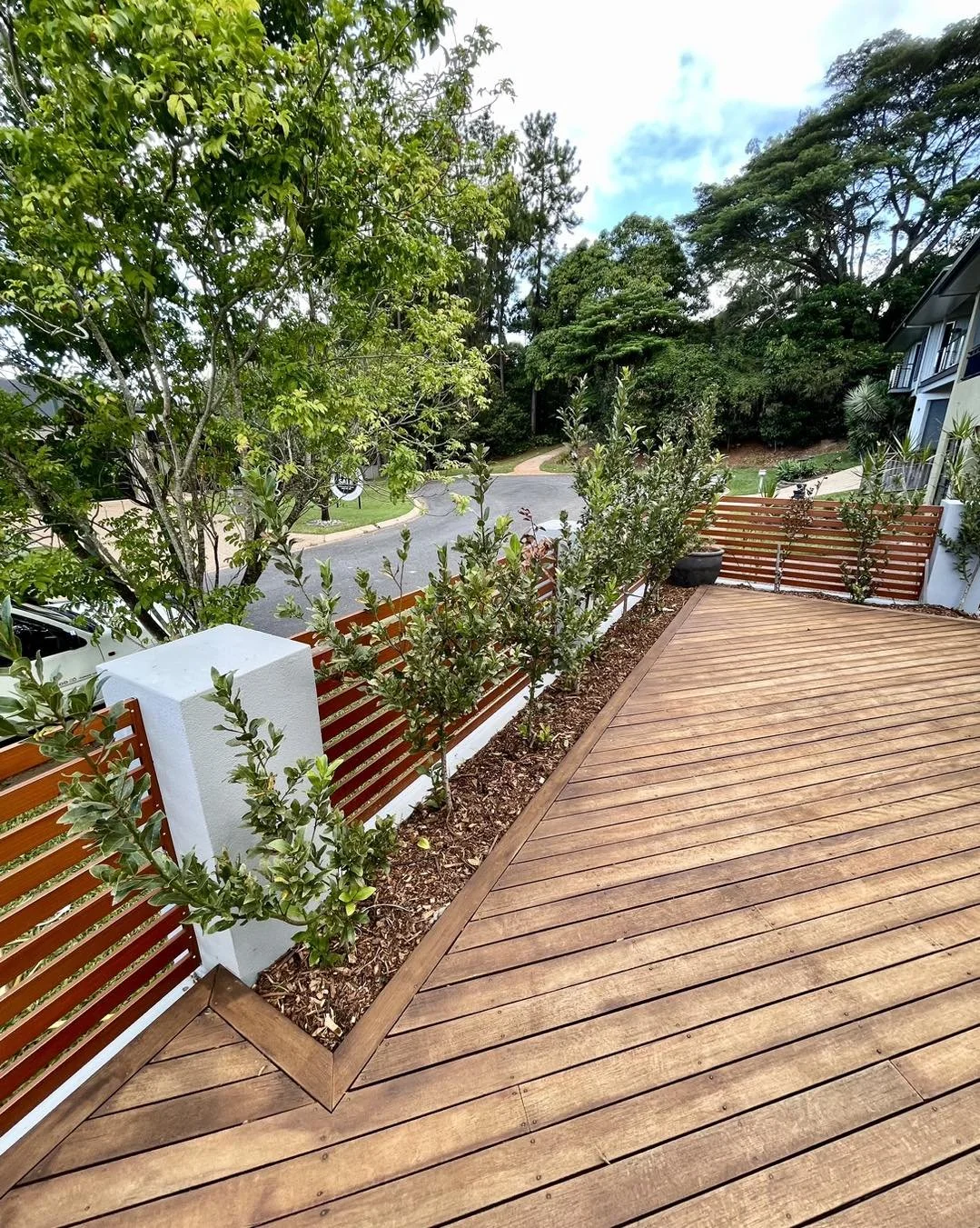 Cairns Landscaping & Garden Maintenance Services Local Dad Lawn & Garden