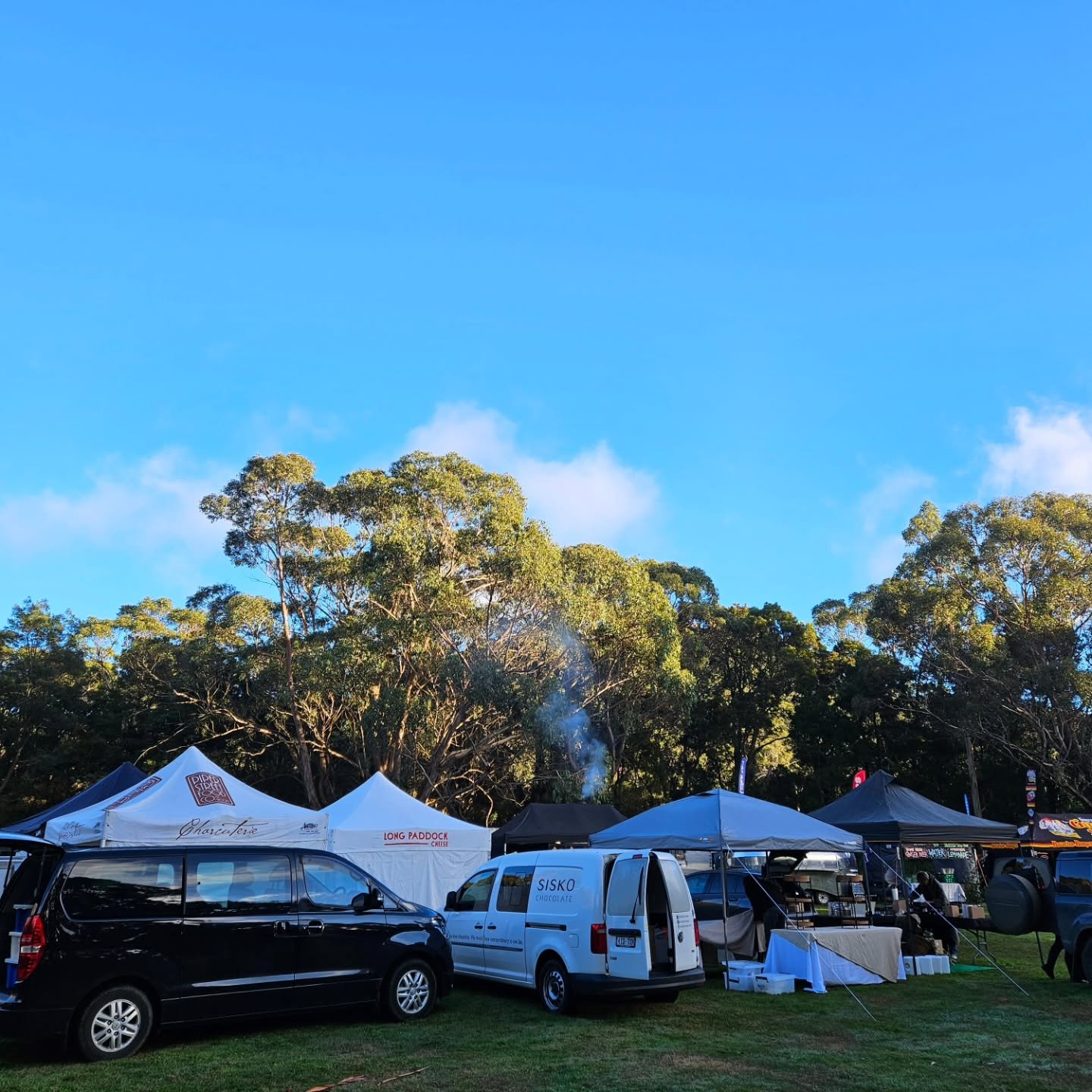 @losttrades Day two. And we  have blue skies!

#macedonranges #hangingrock #losttrades #centralvictoria