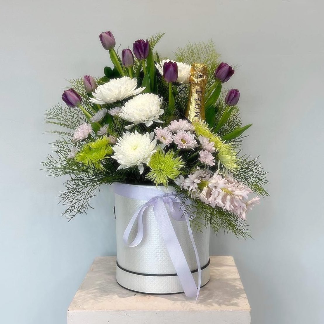 Stunning special order going out for a birthday today! M&ouml;et and flowers. What&rsquo;s not to love??! 💐❤️

If you&rsquo;re after something unique for that special someone, contact our team! We can work with any budget and personal style to make 