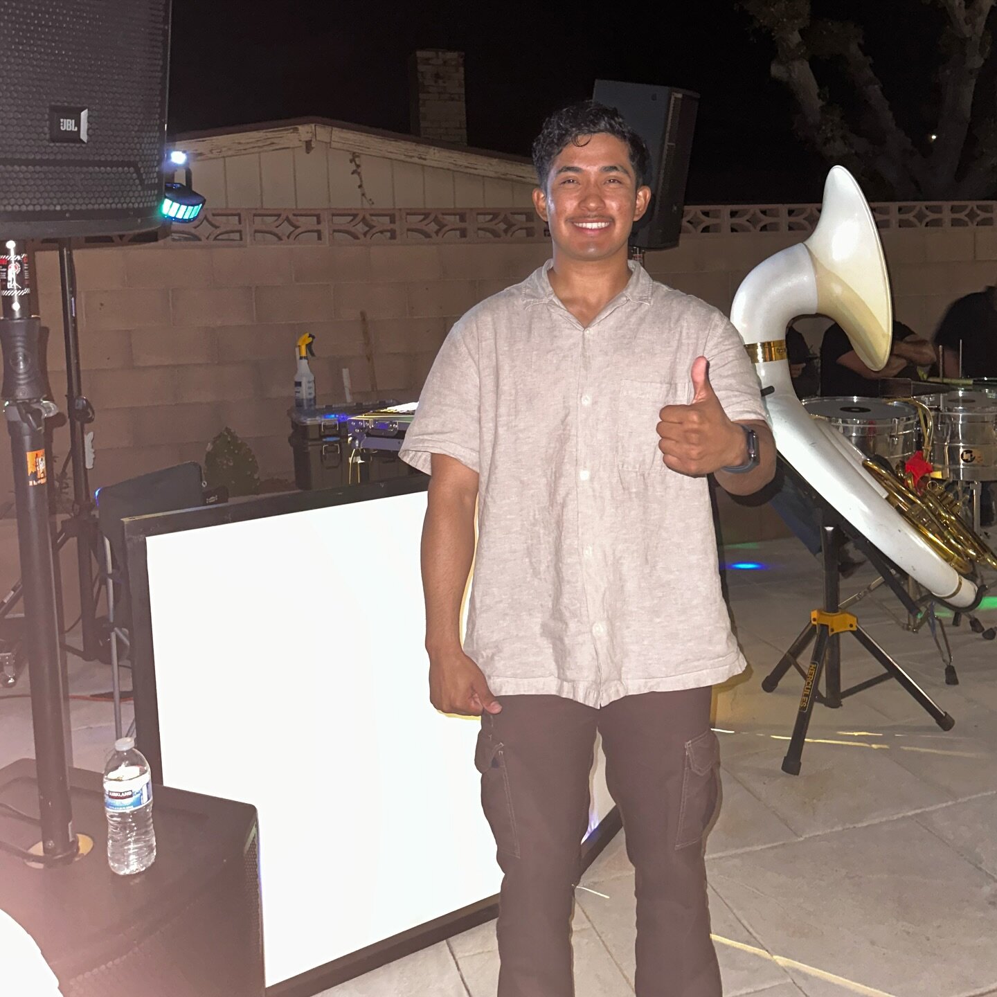 A smile for musica, make sure to hit me and my team up for our dj services. You can check our website out and see who can be the perfect fit for your needs. Thank you for all the support.
#musica #latinos #latina #latino #party #explorepage #eore #i
