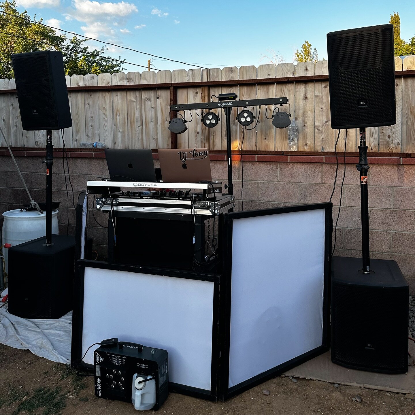 A Mobile DJs set up>>>
#djs #dj #music #djlife #party #hiphop #housemusic #techno #dance #producer #djing #djset #edm #love #electronicmusic #techhouse #deephouse #djlifestyle #house #club #pioneerdj #newmusic #radio #rap #nightlife #rave #