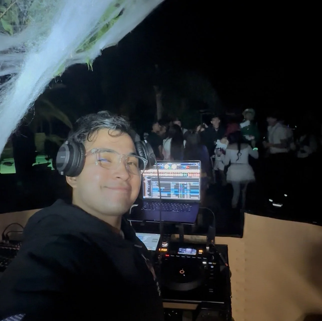 Halloween 🎃 2k25

#halloween🎃👻 #halloween #halloweenparties #party #parties #events #dj #halloweencostumeideas #halloween2022🎃👻🕷️ #halloween2025