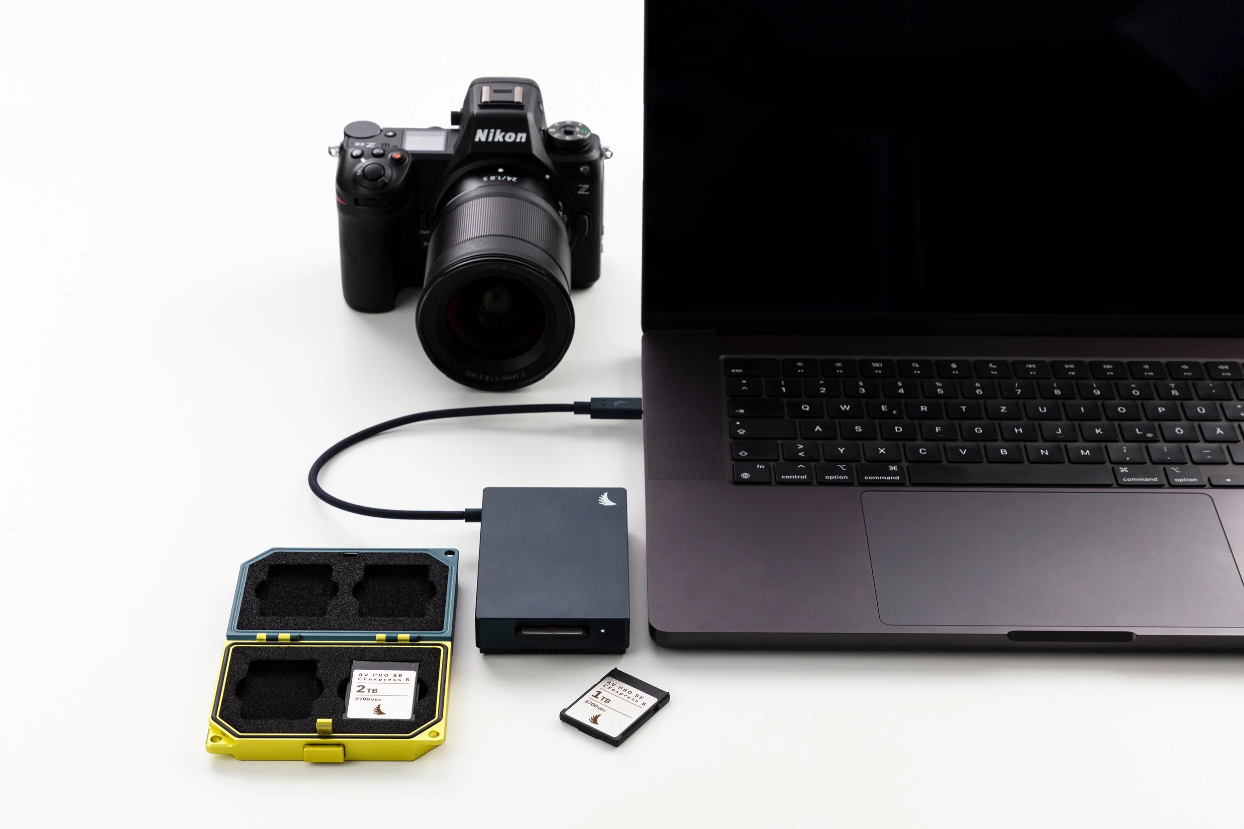 2025-Angelbird-Photography-Performance-Card-Reader-CFexpress-B-AV-PRO-SE-CFexpress-B-2TB-1TB-Media-Tank-Nikon-Laptop.jpg