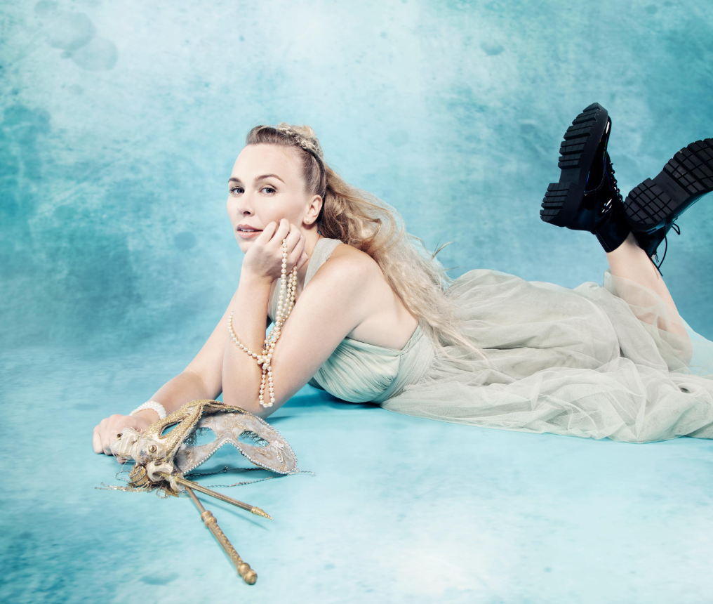 ELSA DREISIG | DIE HAMBURGISCHE STAATSOPER