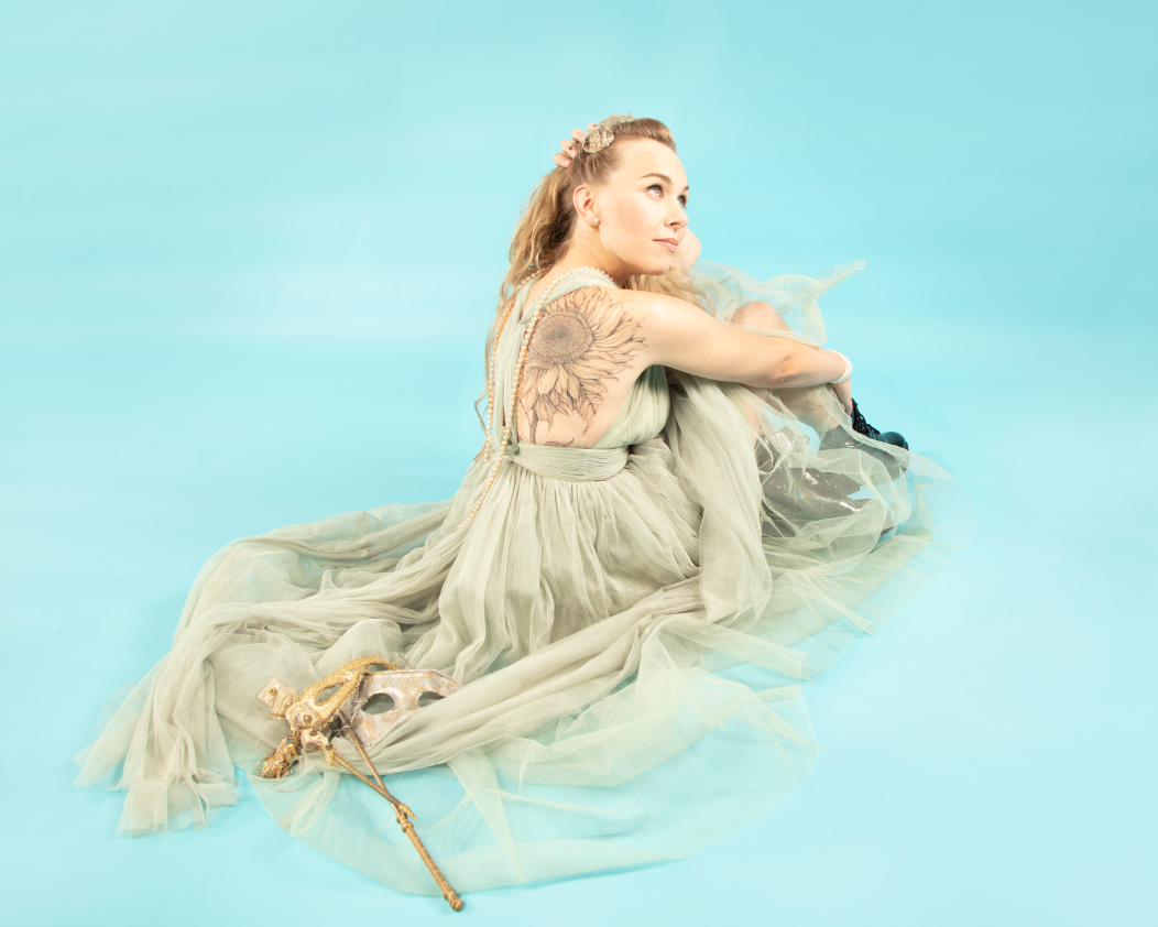 ELSA DREISIG | DIE HAMBURGISCHE STAATSOPER