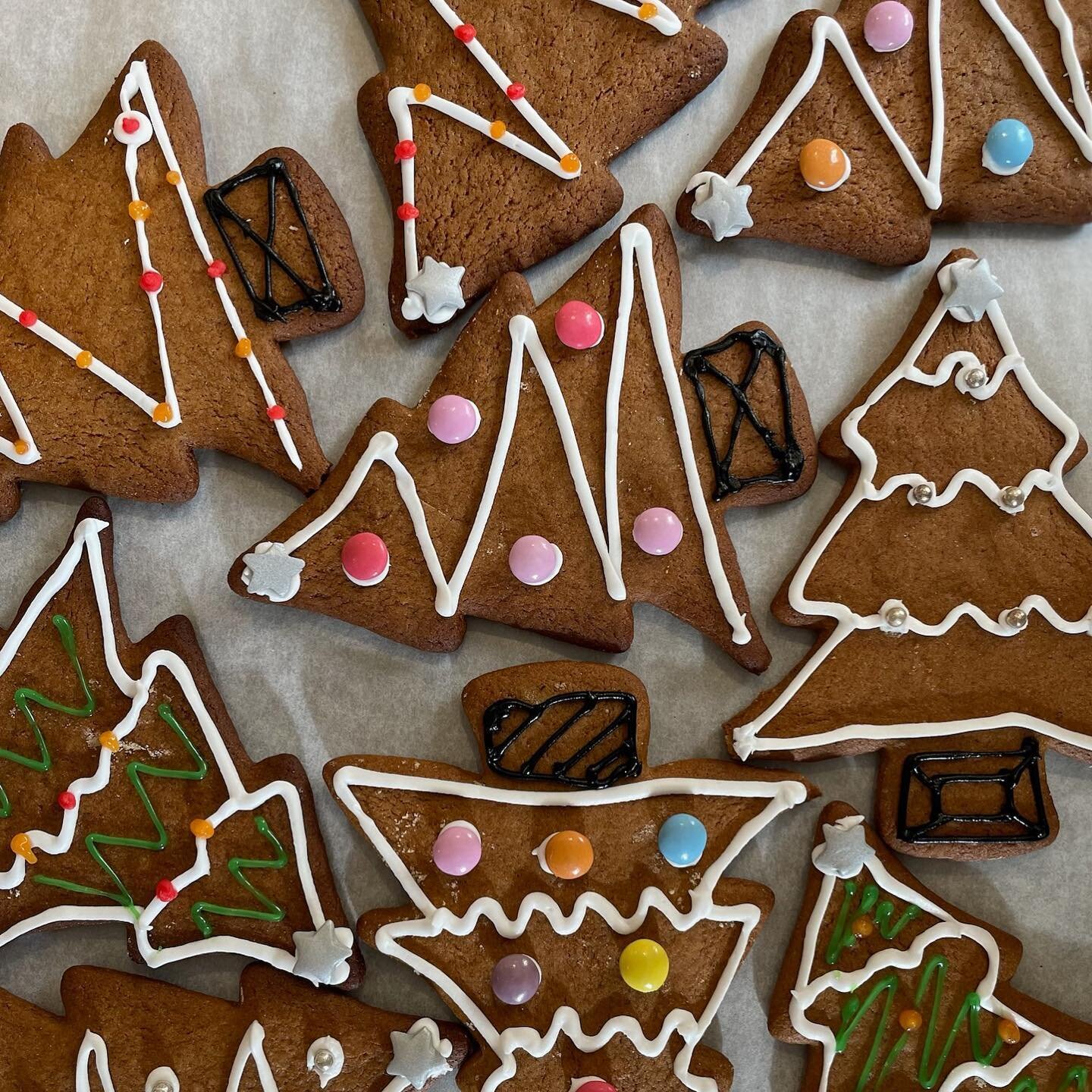 🎄✨Sailing into the holiday spirit with our delicious gingerbread Christmas tree cookies!🌟🌊 Happy National Gingerbread Day from Bakery on the Water!🍪❤️

#nationalgingerbreadday #gingerbreadday #holidaytreats #gingerbread #gingerbreadcookies #baker