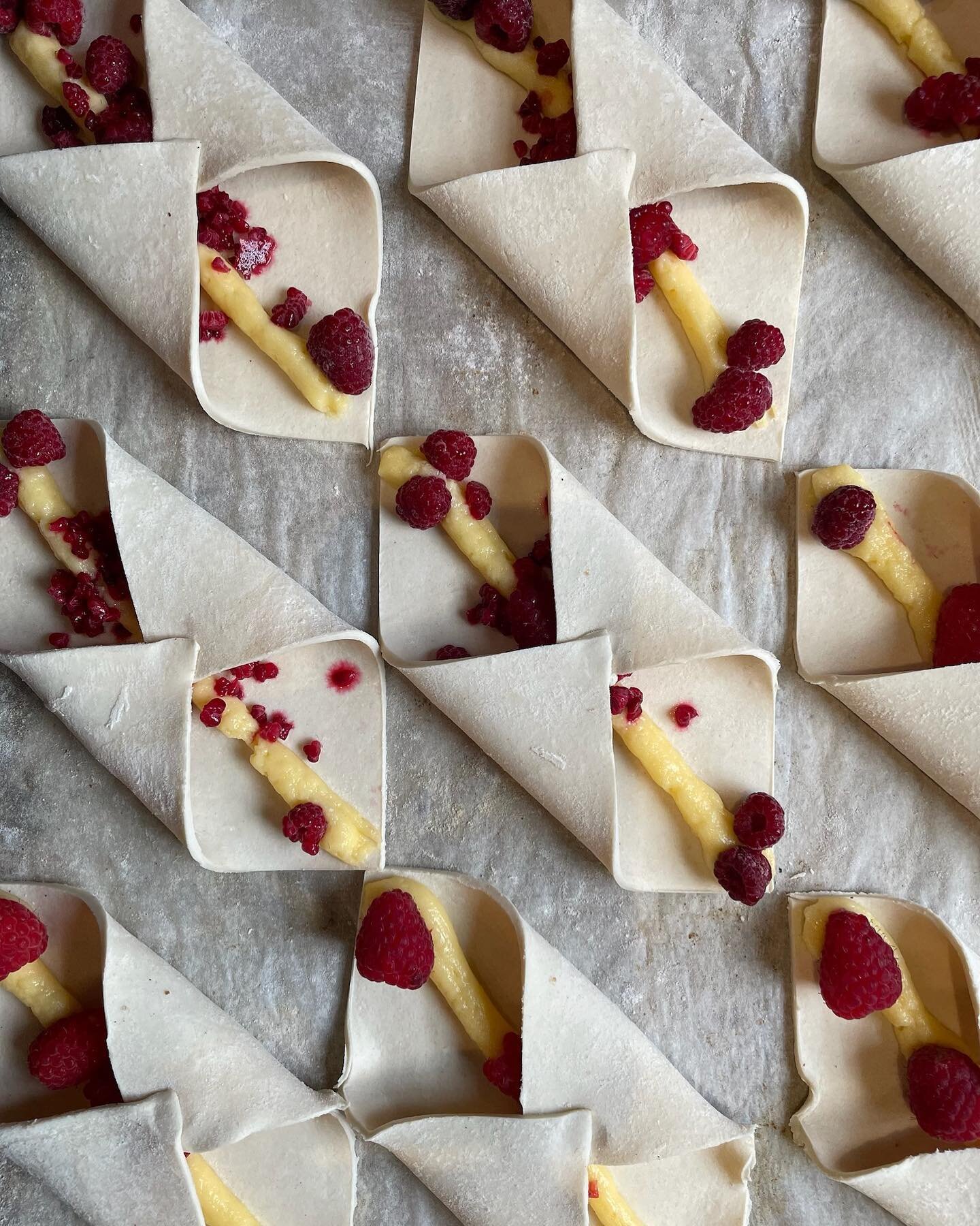 Before the sizzle and the scent of baking. Here&rsquo;s a sneak peek of our raspberry turnovers in all their delicious glory. 😍 

#pastrylove #pastrylover #raspberryturnover #bakinglove #bakerylife #bakeryonthewater #bakeryonthewatercotswolds #tradi