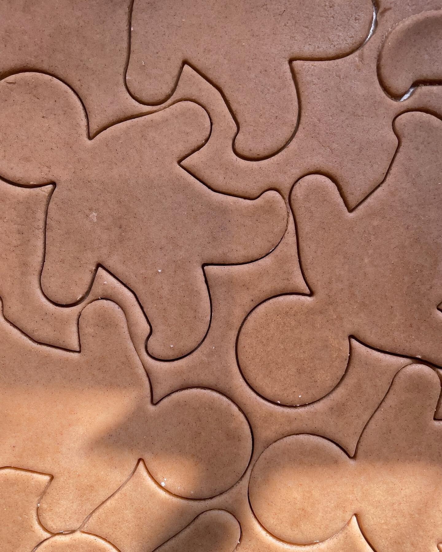 From dough to delight, these gingerbread man biscuits are on the brink of becoming sweet moments of cherish. 🍪✨ 

#gingerbread #gingerbreadman #gingerbreadbiscuits #gingerbreadcookies #gingerbreadmancookies #bakery #burtononthewater #bakeryonthewate