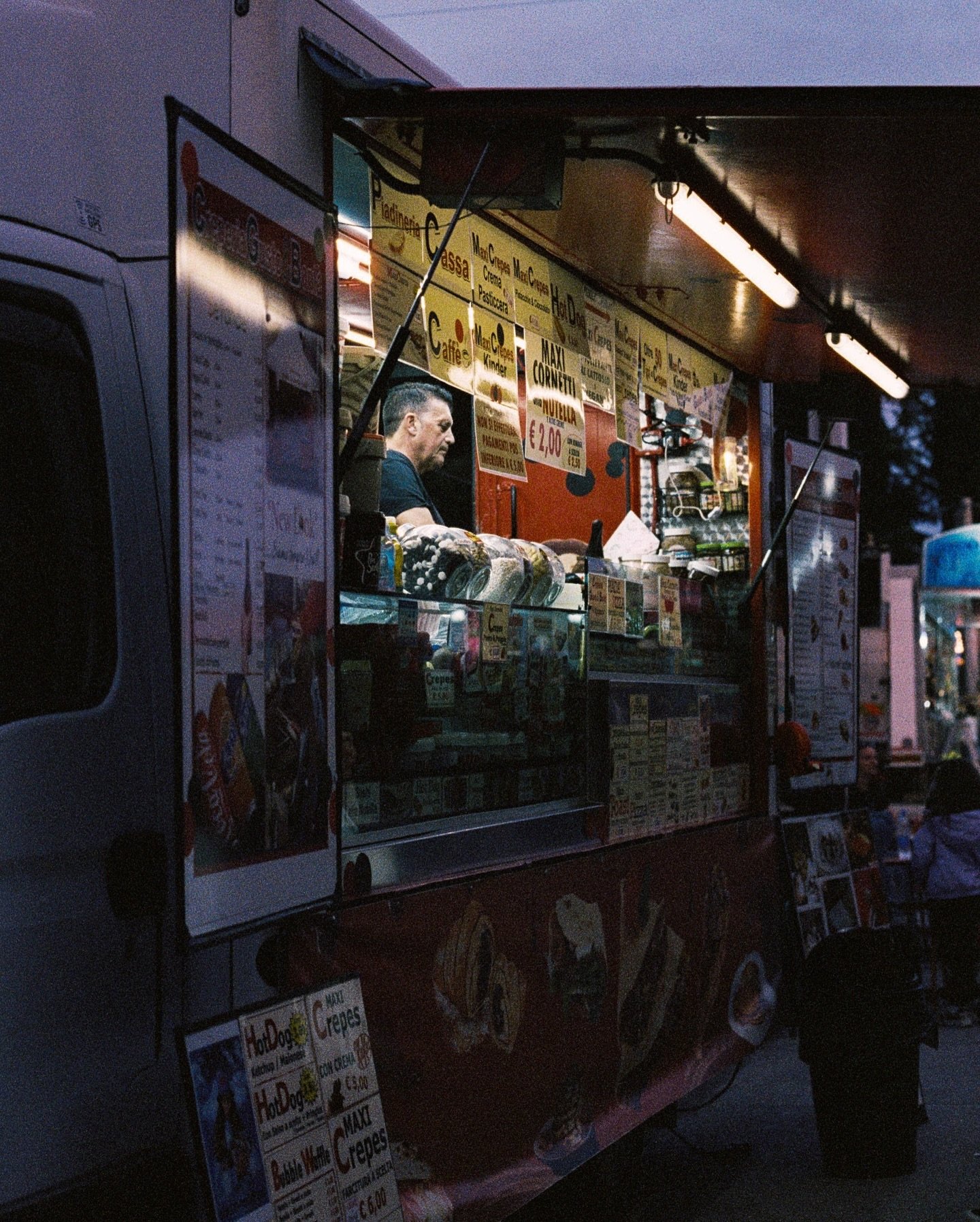The fair on 35mm film. 

#gossebouma #streetphotography #filmphotography #35mmfilm #cinestill800t @carmencitafilmlab @cinestillfilm