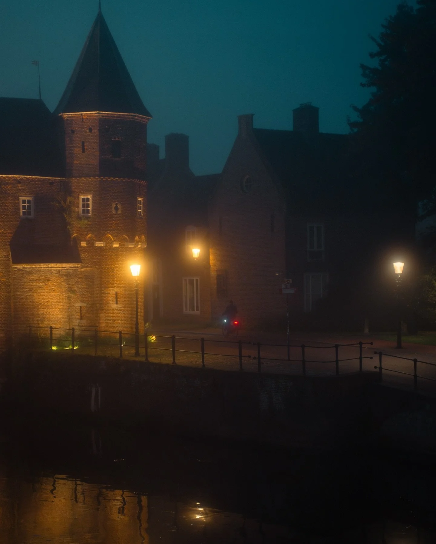 The beautiful city of Amersfoort this morning. The arrival of autumn.

#gossebouma #anewlightonthenetherlands #streetphotography #straatfotografie #amersfoort