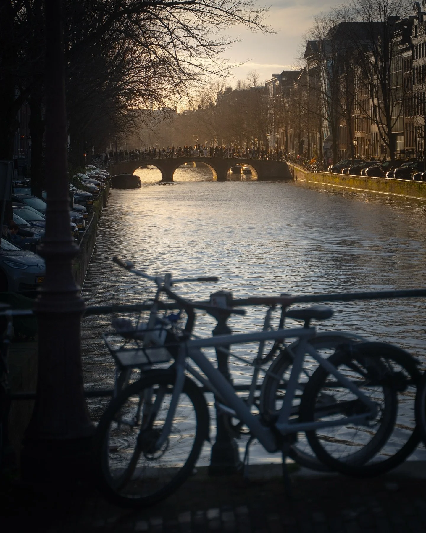 Five photos from this morning&rsquo;s &lsquo;Amsterdam Awakens&rsquo; walk and talk workshop. I got to see the city wake up together with five talented and kindhearted photographers. It&rsquo;s such a privilege to host a morning like this. I will be 