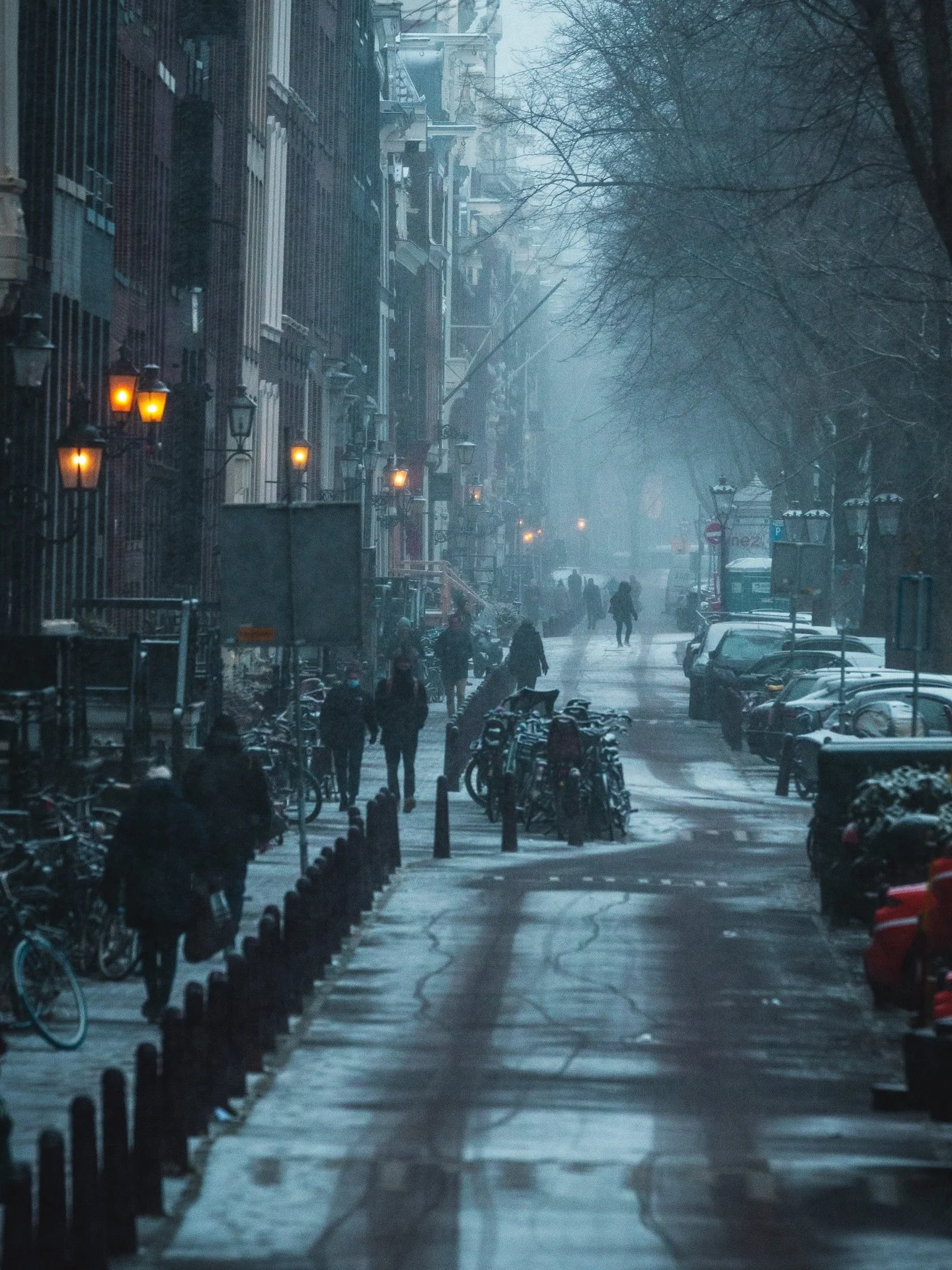 Snowy scenes from Amsterdam, Rotterdam and Utrecht. Merry Christmas and Happy Holidays for you and your loved ones. ❤️🤲

#gossebouma #anewlightonthenetherlands #streetphotography #straatfotografie #snow #rotterdam #amsterdam #utrecht