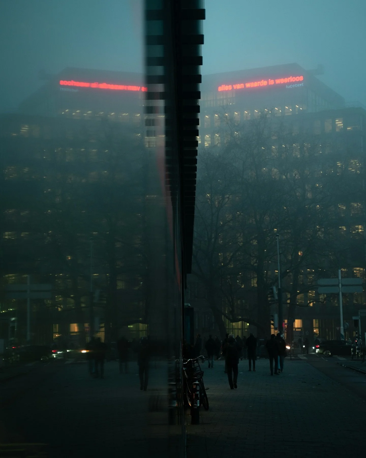 A foggy morning in Rotterdam

#gossebouma #anewlightonthenetherlands #streetphotography #straatfotografie #rotterdam