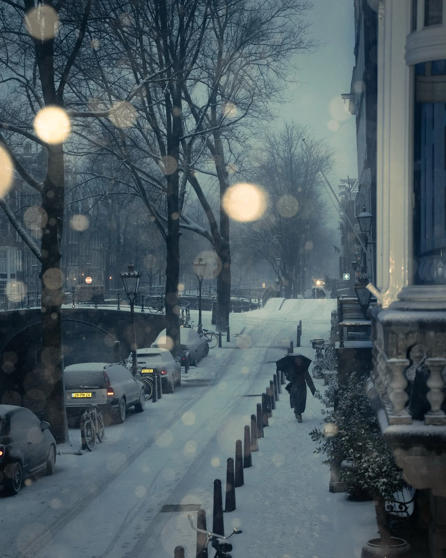 Some outtakes from the January 7th snow storm in Amsterdam. 

#gossebouma #anewlightonthenetherlands #streetphotography #straatfotografie #amsterdam
