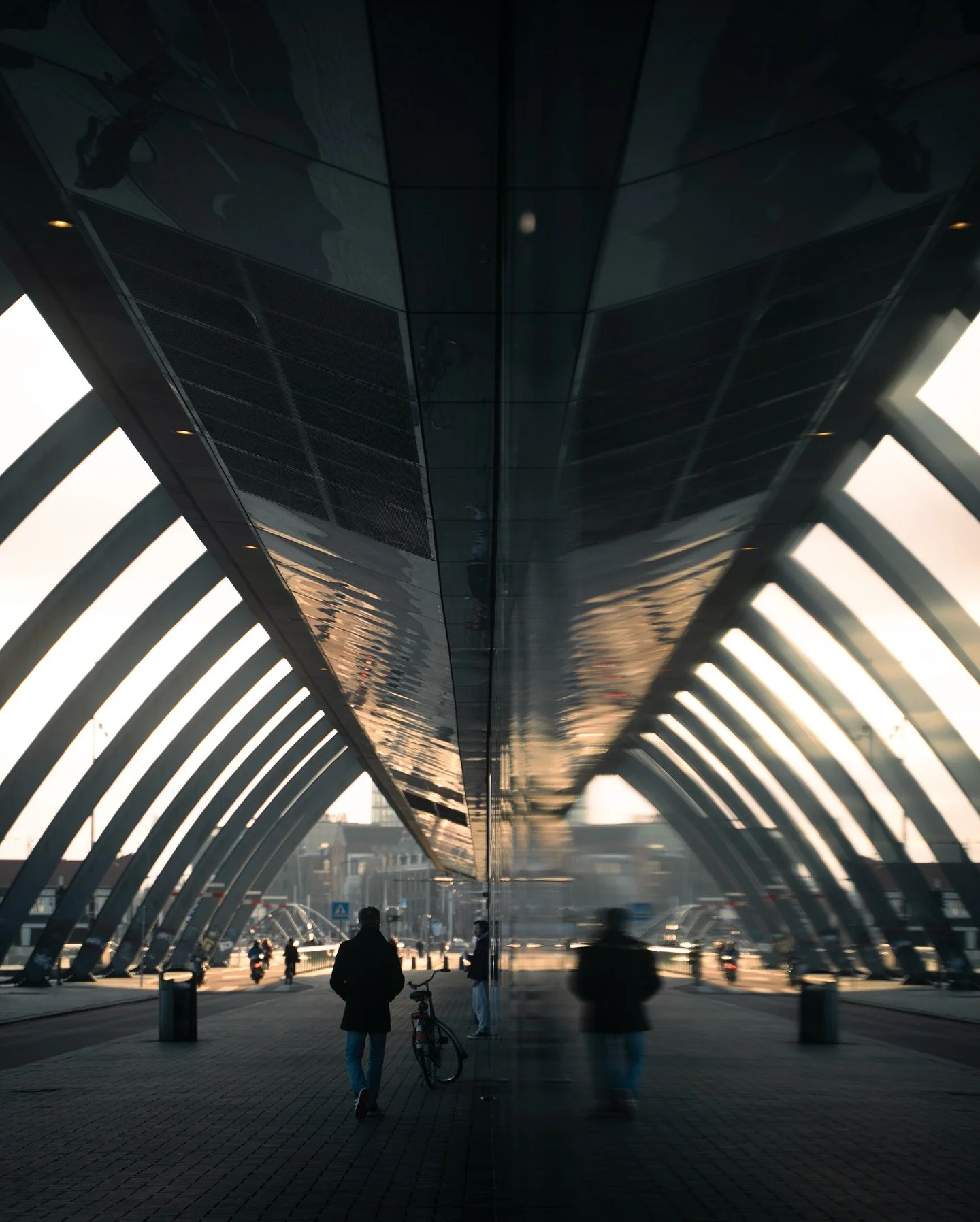 Reflections and textures, all shot on last Saturday&rsquo;s &lsquo;Amsterdam Awakens&rsquo; walk &amp; talk workshop. There&rsquo;s only one workshop left and it&rsquo;s been such a privilege to host them. Now it&rsquo;s time for the next step: editi