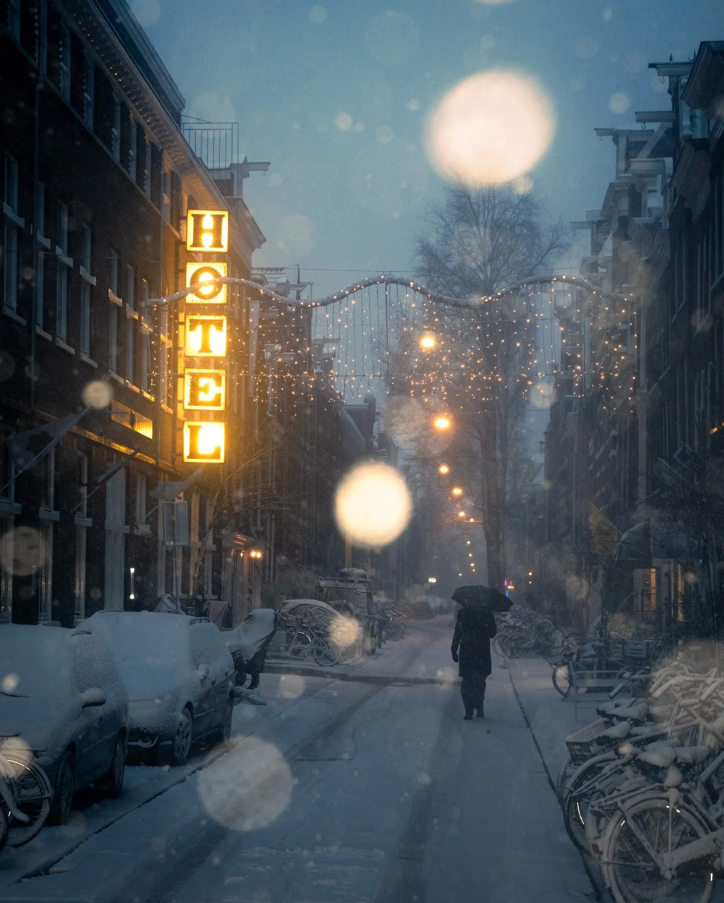 As winter is coming to a close and spring is approaching, let&rsquo;s look back at some of my favorite photos from these past three months. Thanks for all the love, it means the world. ❤️

#gossebouma #anewlightonthenetherlands #streetphotography #na