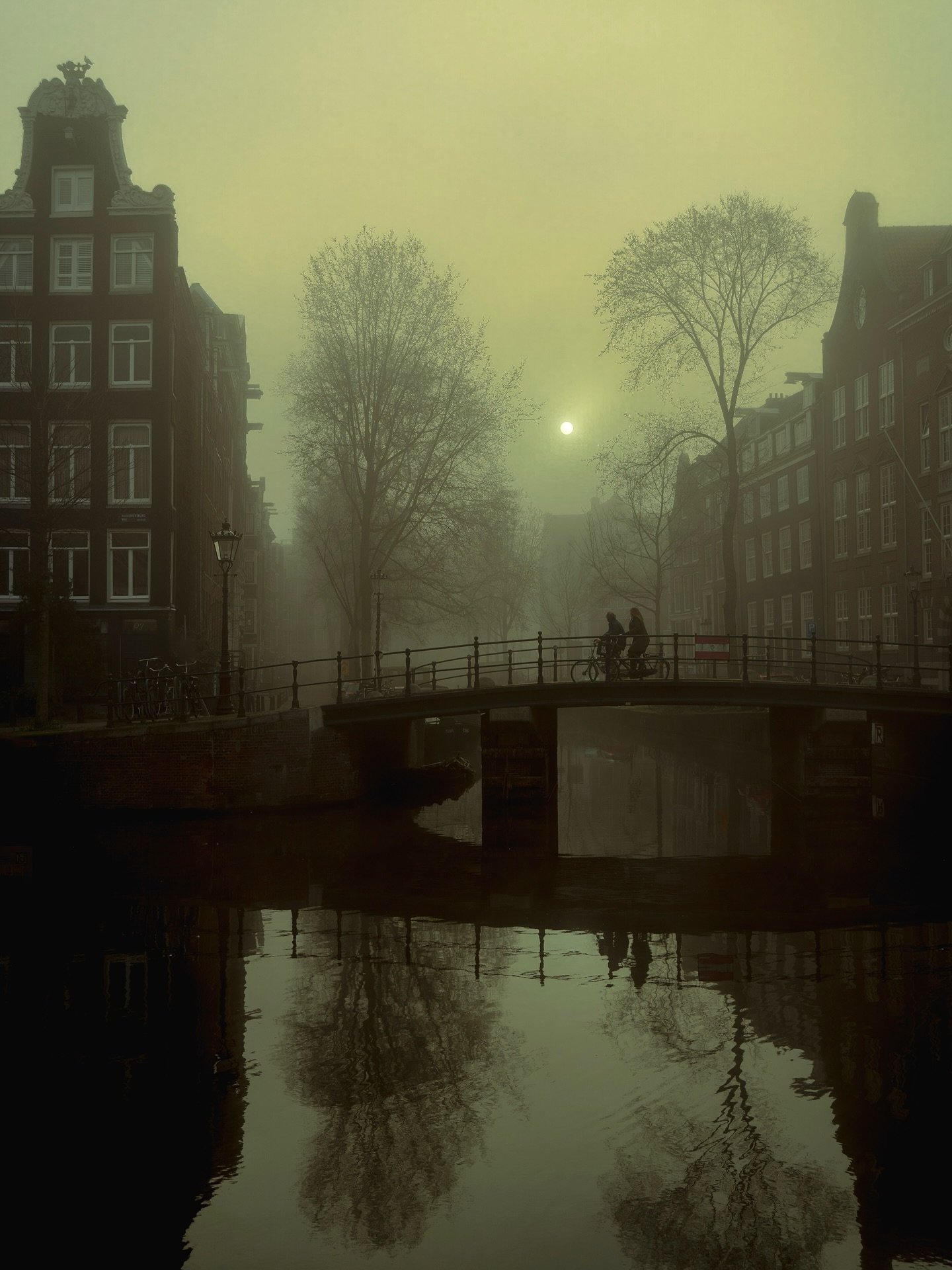 An exclusive signed and numbered print of these photos from A New Light on Amsterdam will be up for auction this Friday at the New Dutch Photography Masters auction on @catawiki. The starting bid will be &euro;1 for all four works, so this is a uniqu