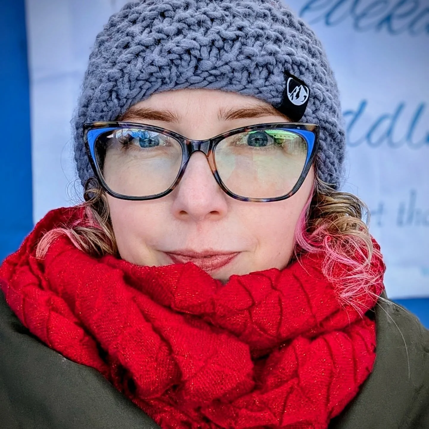 Christmas at Rebecca Carr

Well that was a fun day!

I don't do many fayres any more and I've never done an outdoor one but that was fun.

There were loads of folk (not least cos of the crazy black pudding laced stovies) and a real buzz about the pla