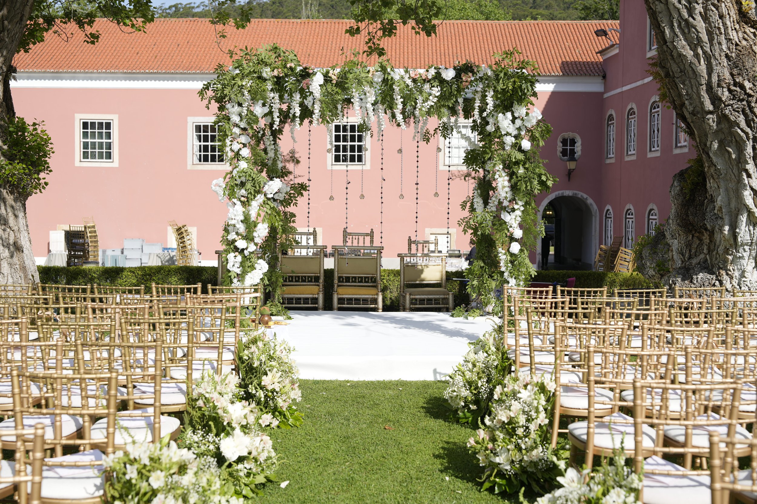 Mandap decor in Penha Longa for an indian destination wedding in Portugal