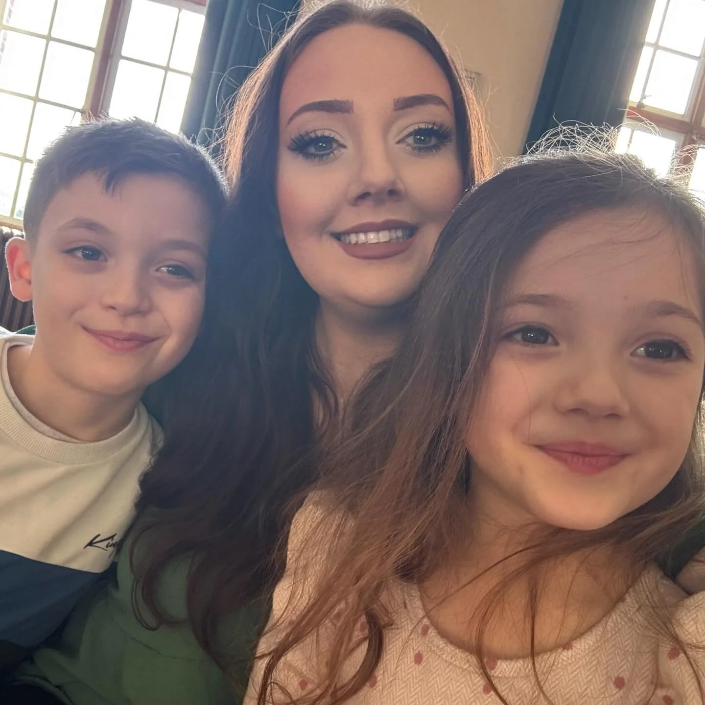 Let me introduce myself! 🤍 I&rsquo;ve not done a post like this in a while and since I&rsquo;ve had an influx of new followers recently, and also got some new photos at the weekend I thought it was time 😀
My name is Sammy and I&rsquo;m an almost 35