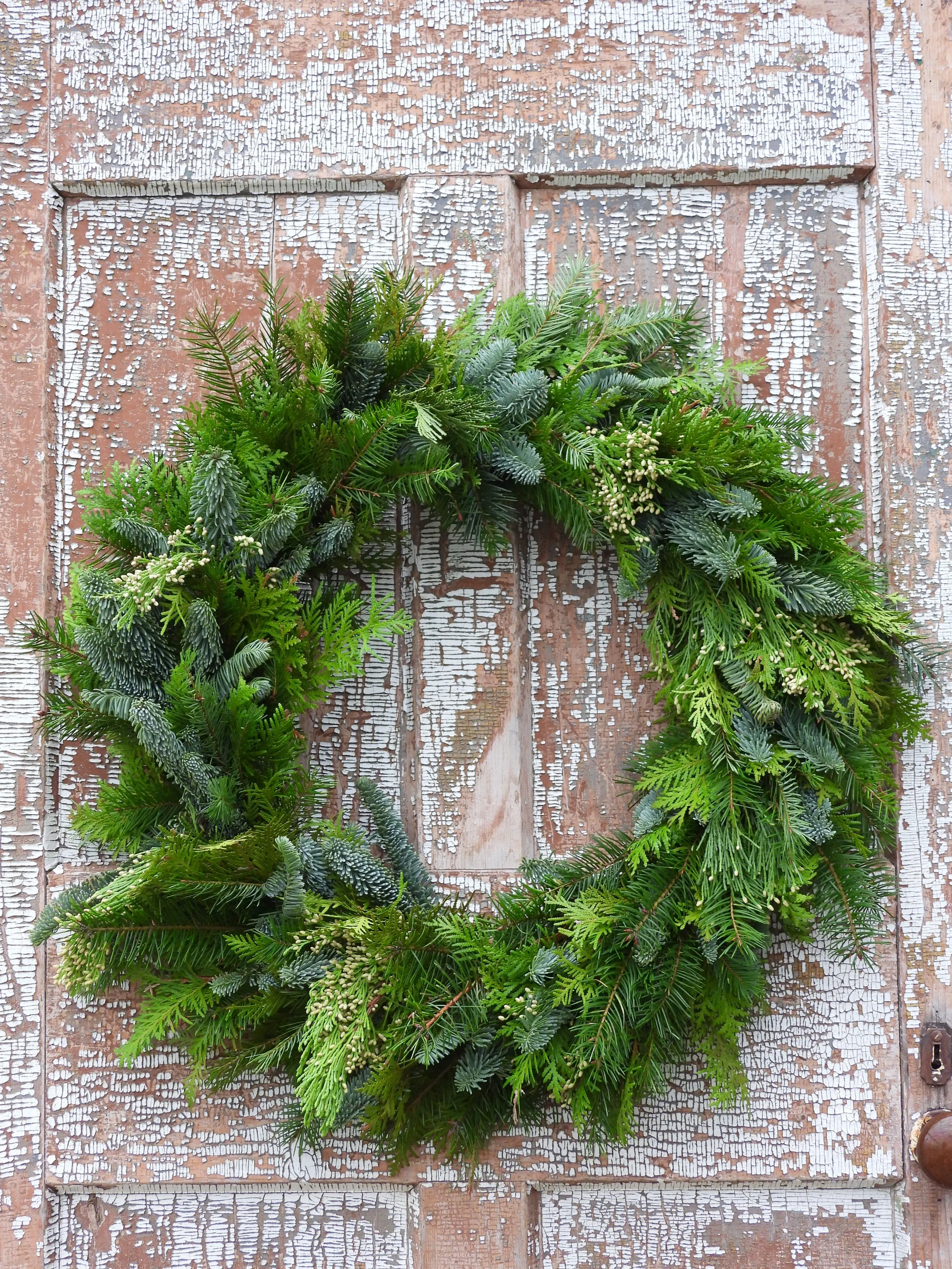 Mixed Evergreen Wreath- Large.JPG