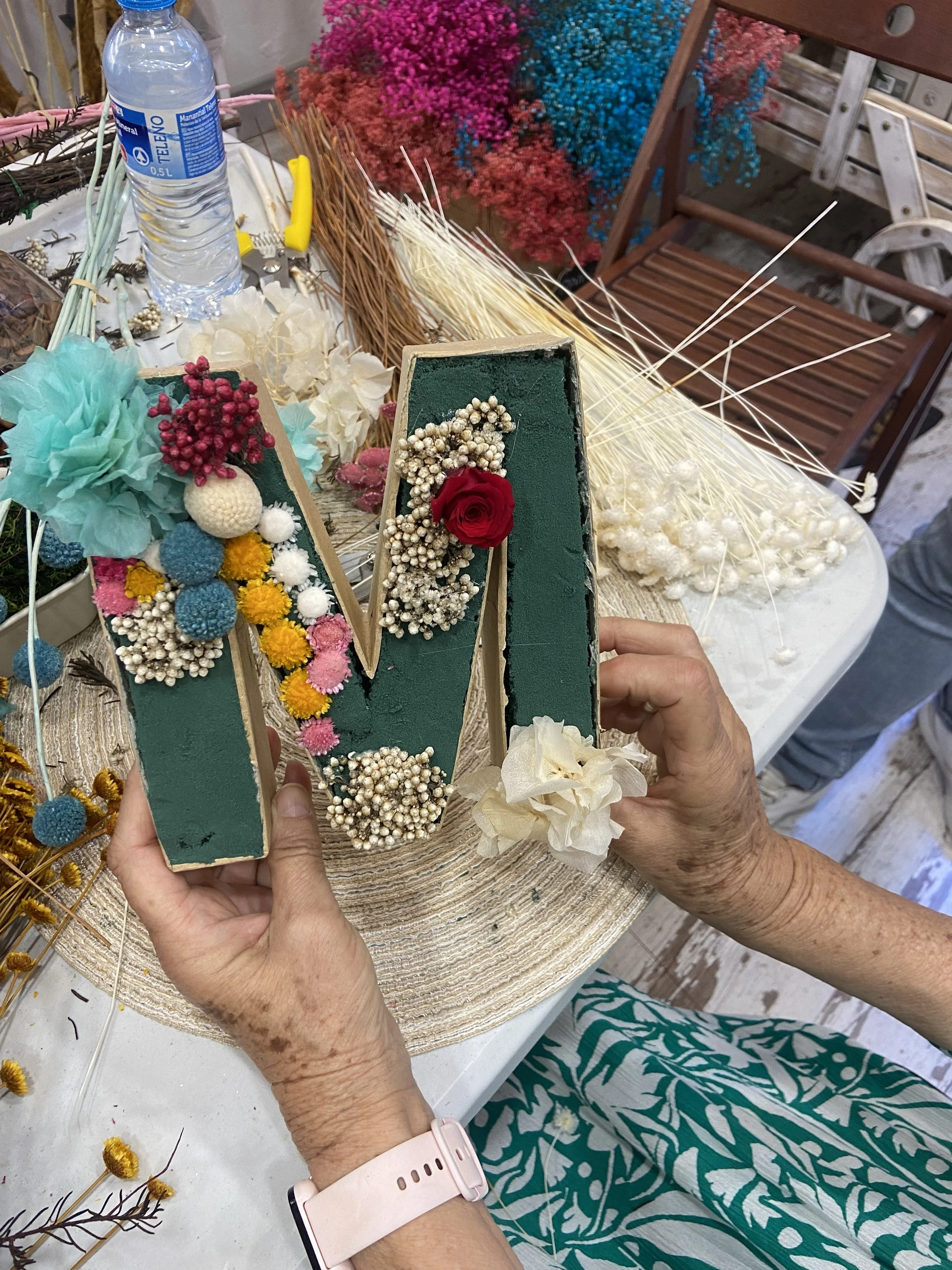 Taller privado de letra con flor preservada Flor de Lava